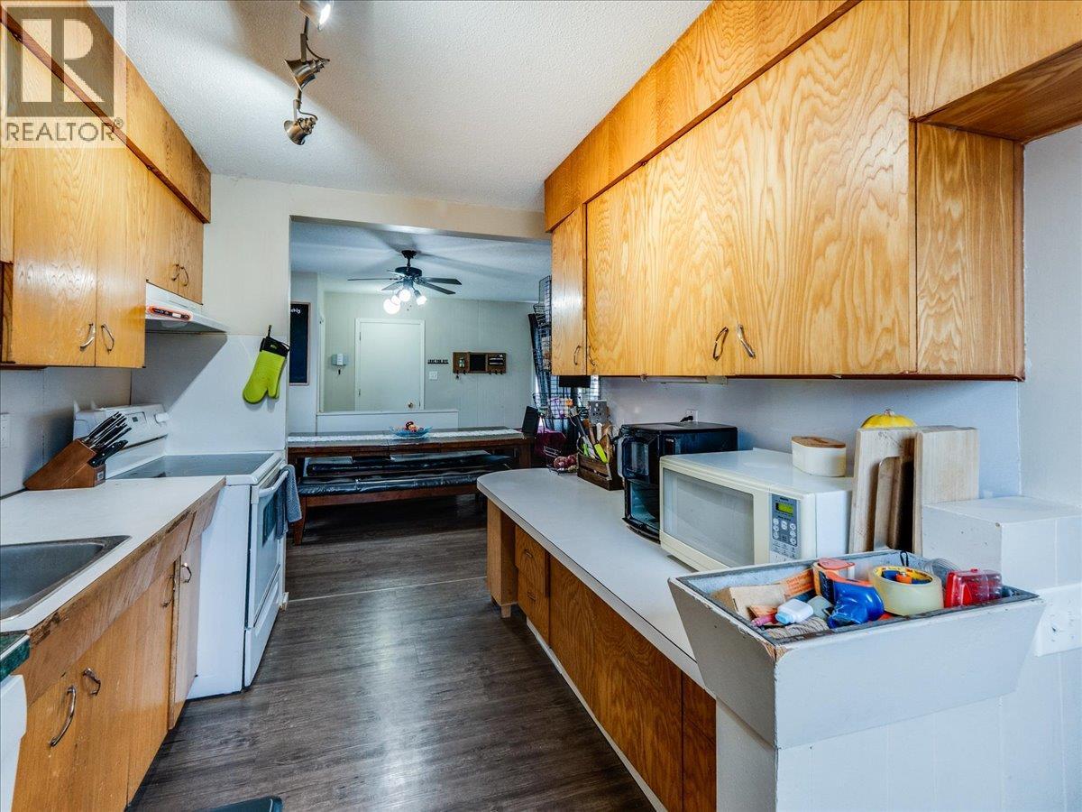 1220 Third Avenue, Trail, British Columbia  V1R 1P2 - Photo 12 - 10378064