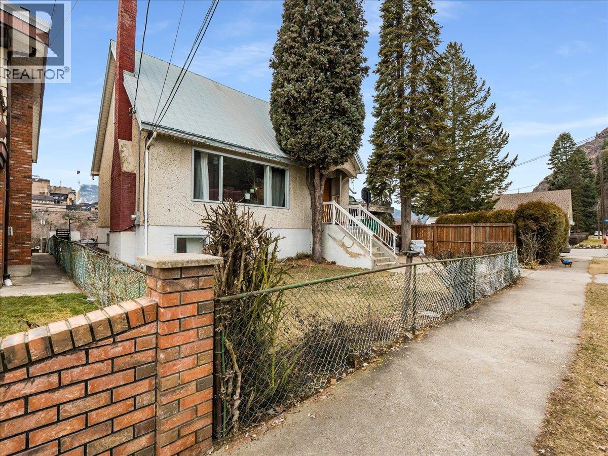 1220 Third Avenue, Trail, British Columbia  V1R 1P2 - Photo 31 - 10378064