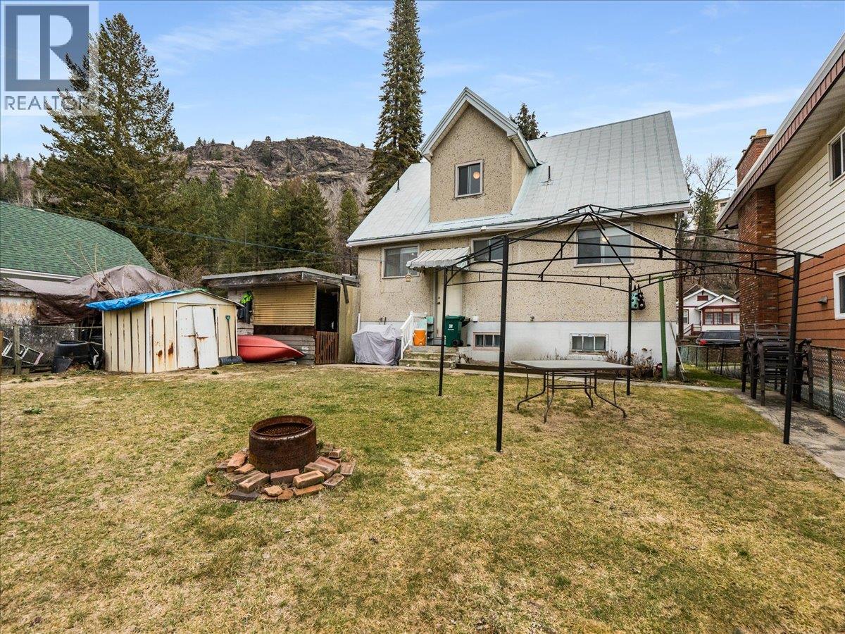 1220 Third Avenue, Trail, British Columbia  V1R 1P2 - Photo 32 - 10378064