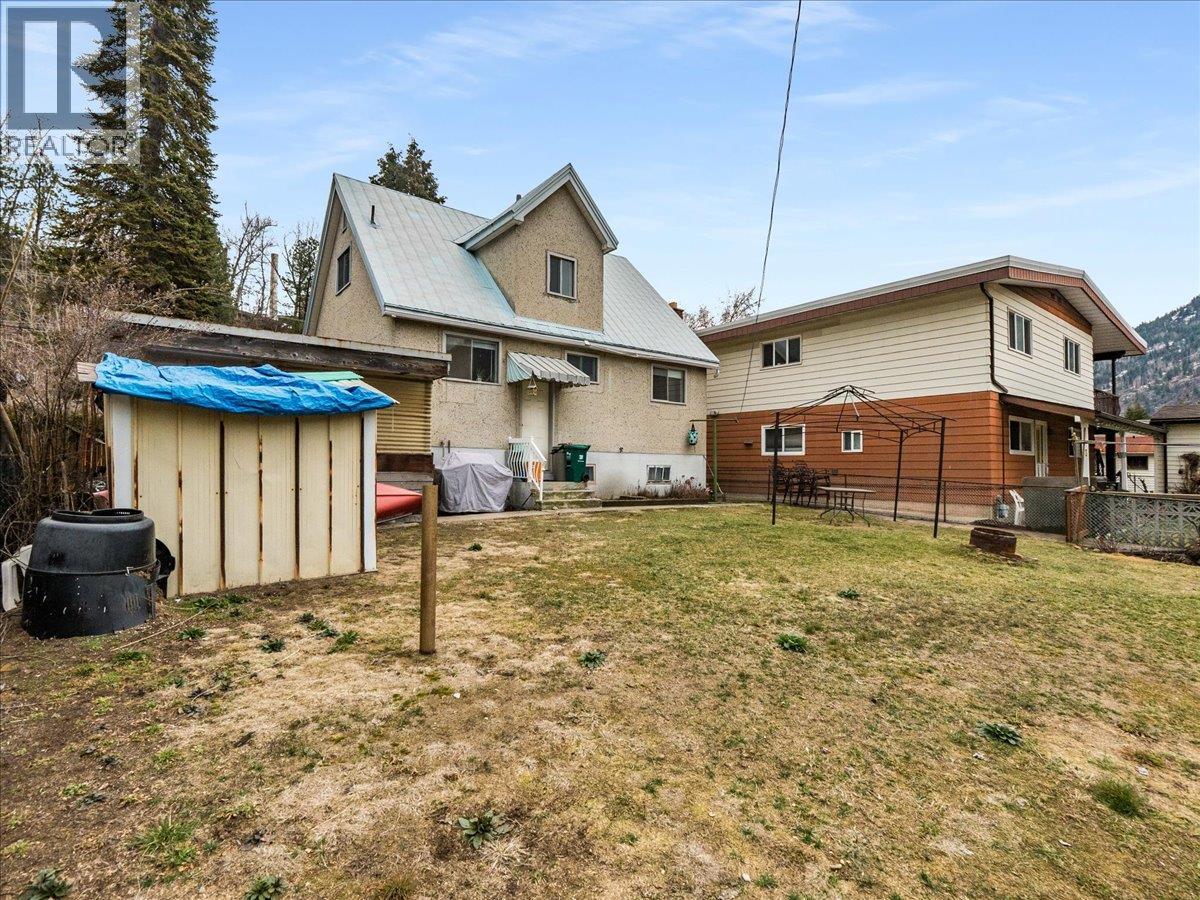 1220 Third Avenue, Trail, British Columbia  V1R 1P2 - Photo 37 - 10378064