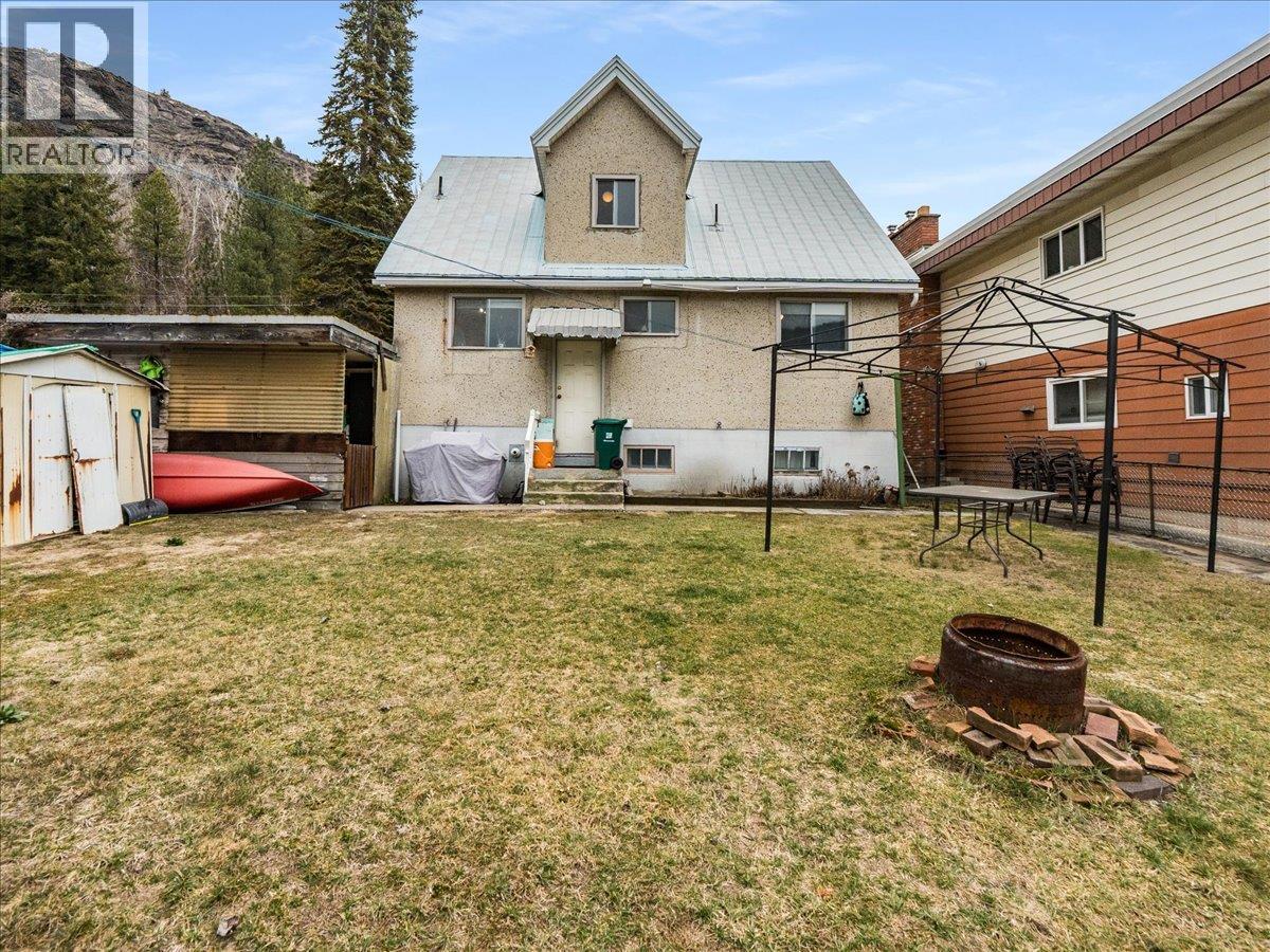 1220 Third Avenue, Trail, British Columbia  V1R 1P2 - Photo 38 - 10378064