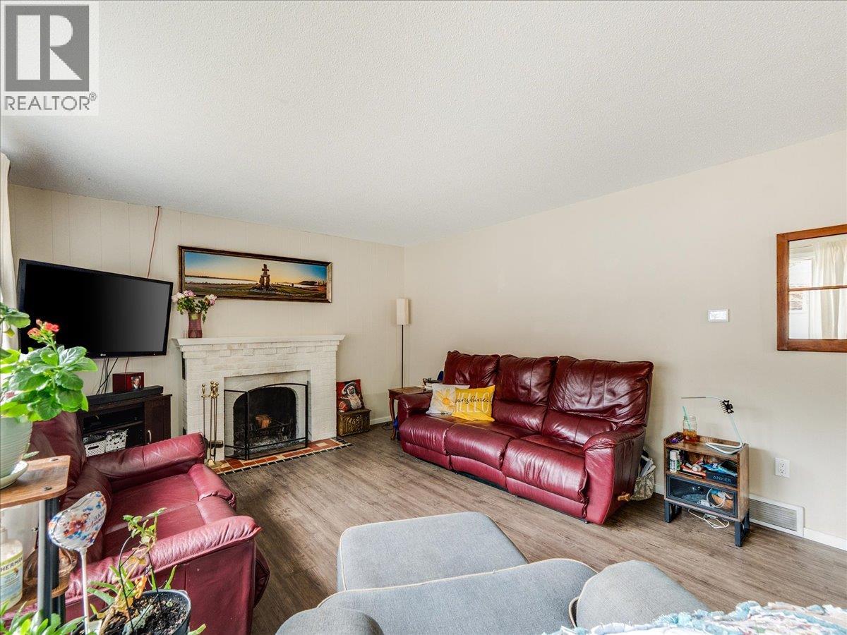 1220 Third Avenue, Trail, British Columbia  V1R 1P2 - Photo 4 - 10378064