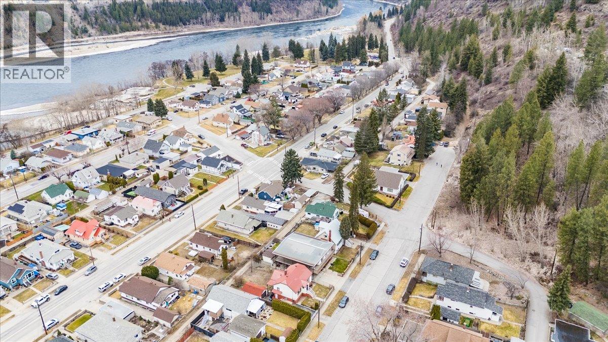 1220 Third Avenue, Trail, British Columbia  V1R 1P2 - Photo 50 - 10378064