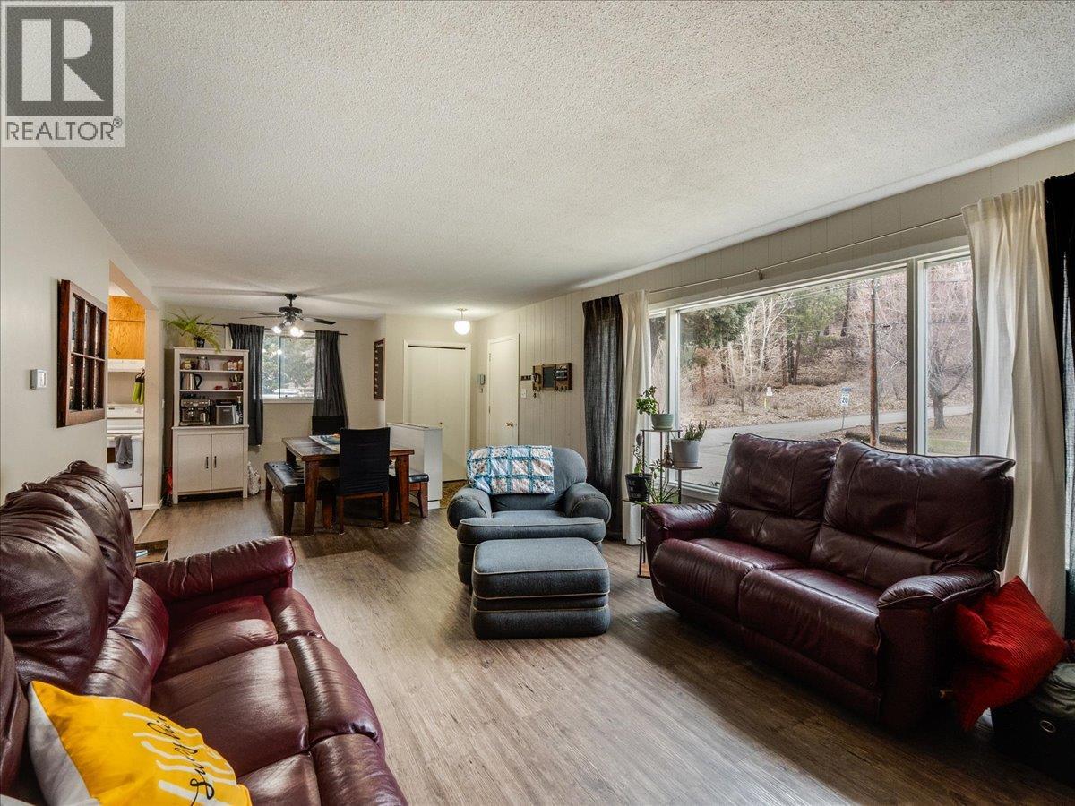 1220 Third Avenue, Trail, British Columbia  V1R 1P2 - Photo 6 - 10378064