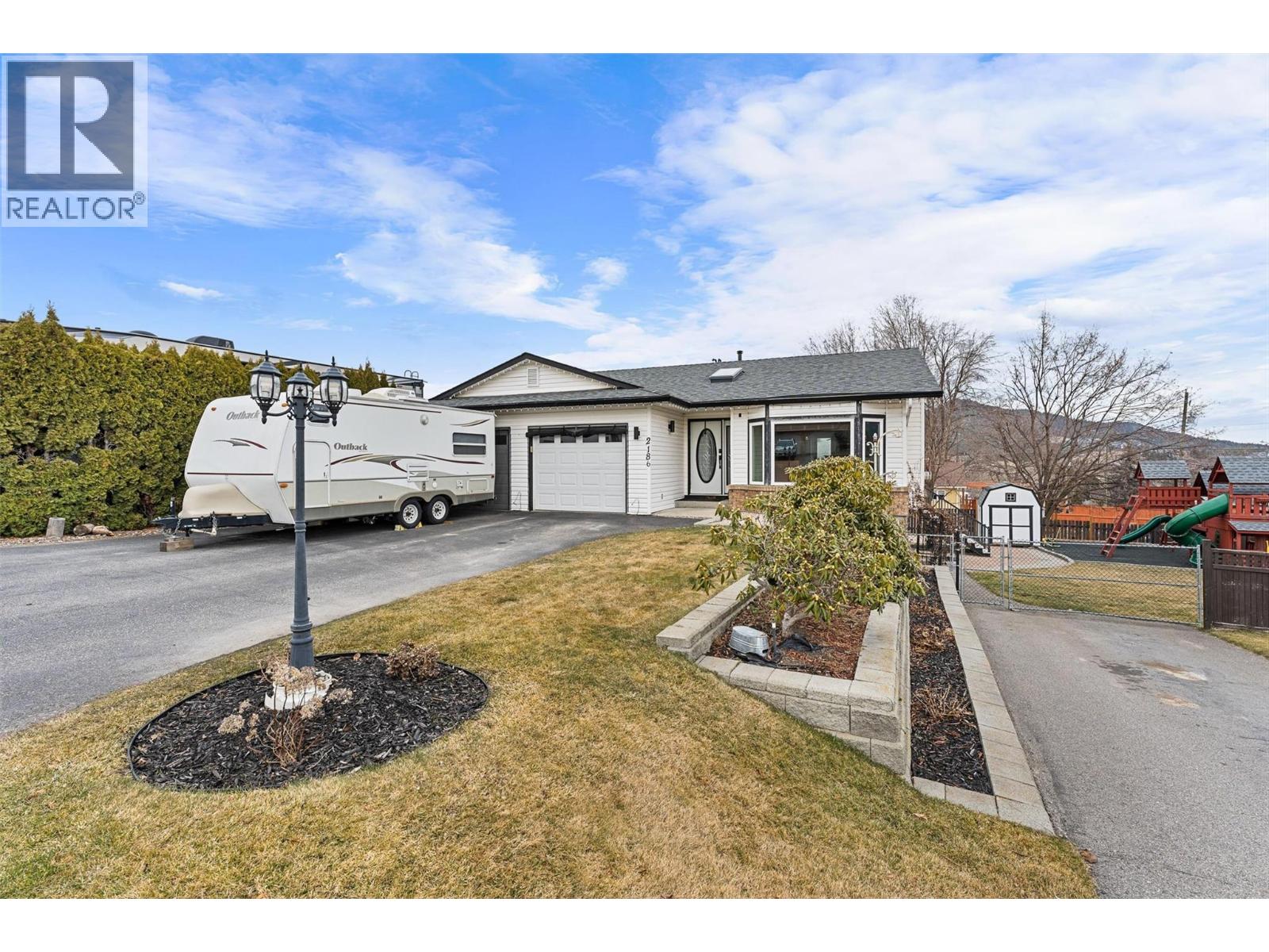 2186 Finlay Court, Lake Country, British Columbia  V1V 1J1 - Photo 2 - 10377876