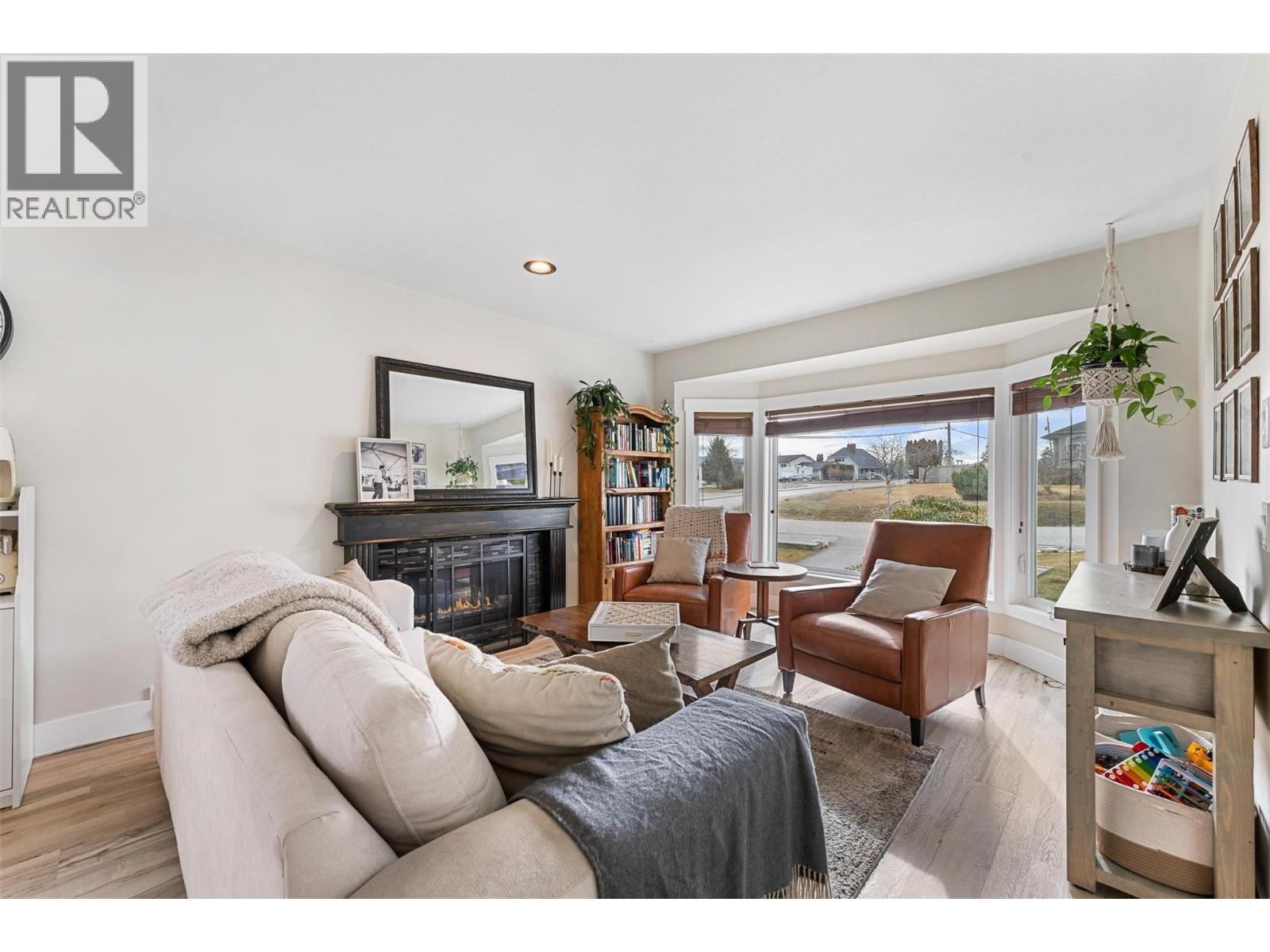 2186 Finlay Court, Lake Country, British Columbia  V1V 1J1 - Photo 4 - 10377876