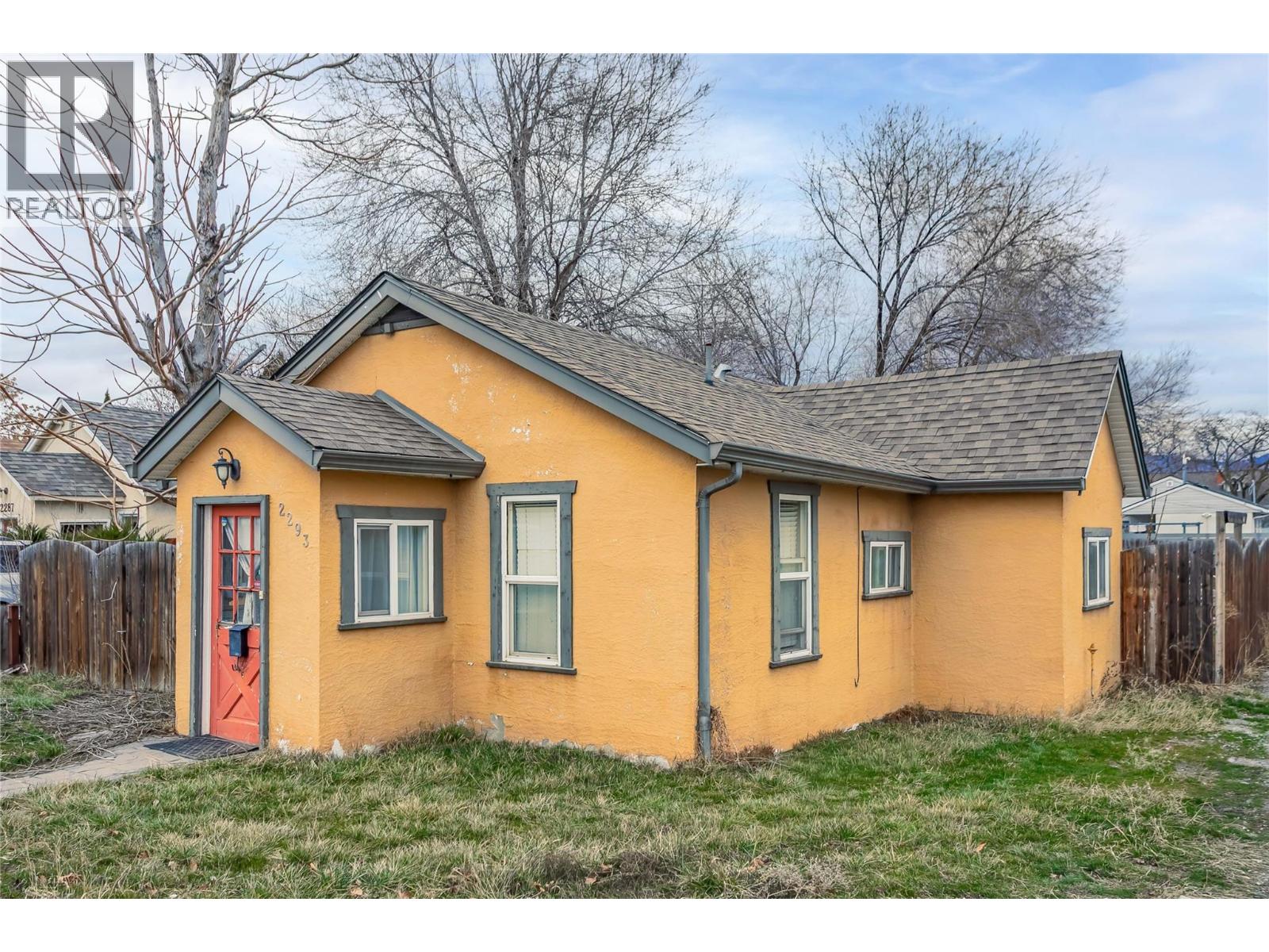 2293 Woodlawn Street, Kelowna, British Columbia  V1Y 2T1 - Photo 1 - 10377230