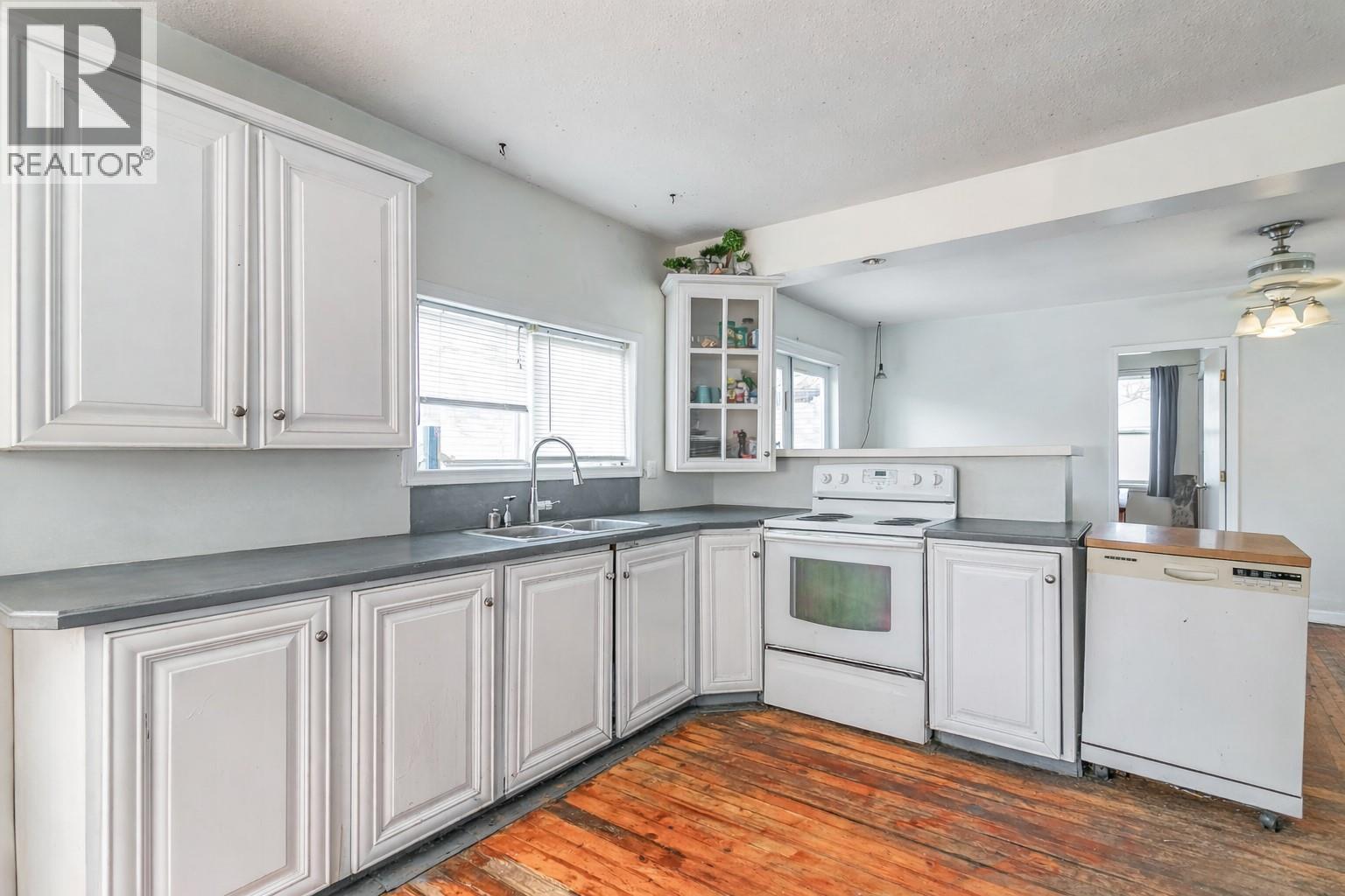 2293 Woodlawn Street, Kelowna, British Columbia  V1Y 2T1 - Photo 5 - 10377230