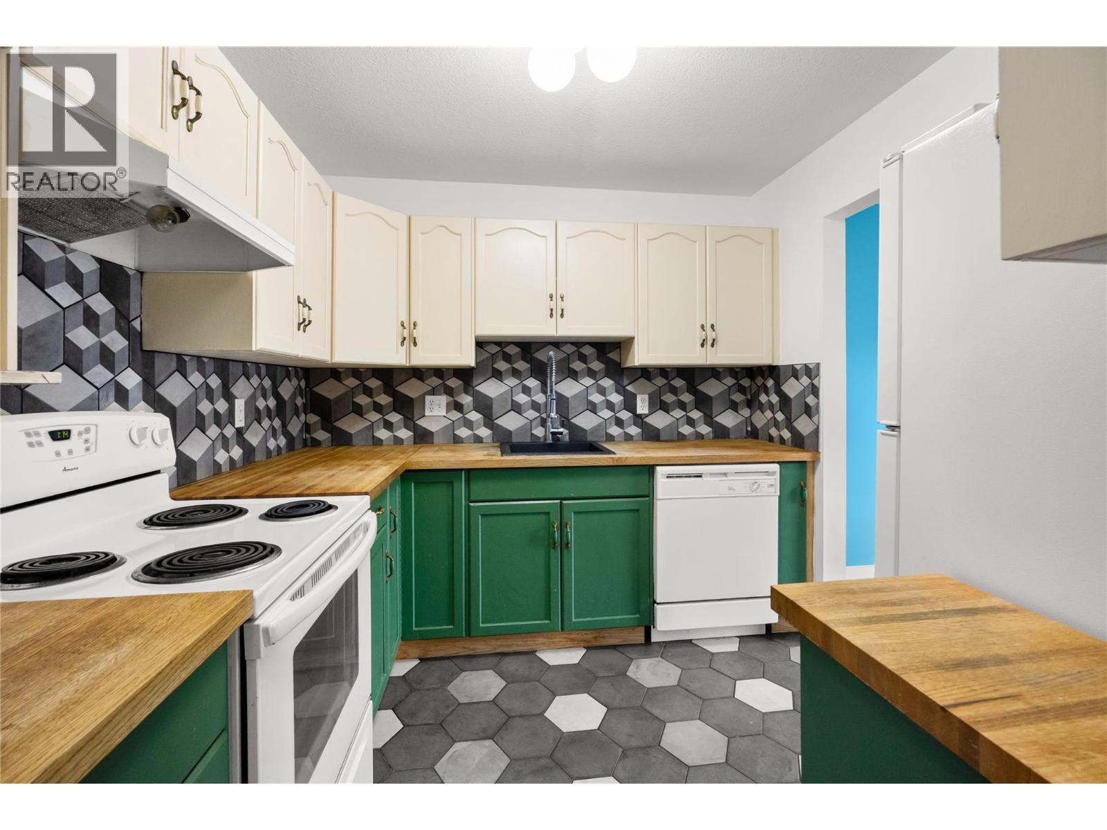 390 Rigsby Street Unit# 104, Penticton, British Columbia  V2A 5S7 - Photo 3 - 10376501