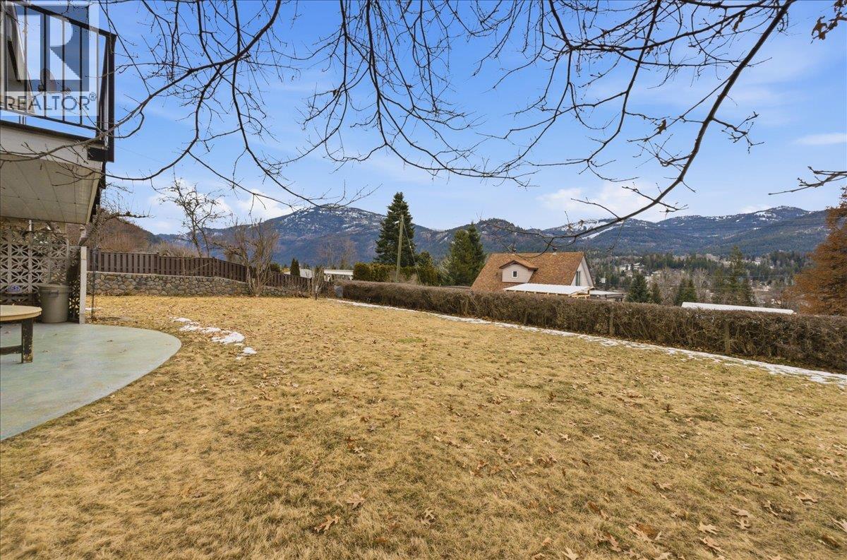 1832 Third Street, Fruitvale, British Columbia  V0G 1L1 - Photo 24 - 10377637