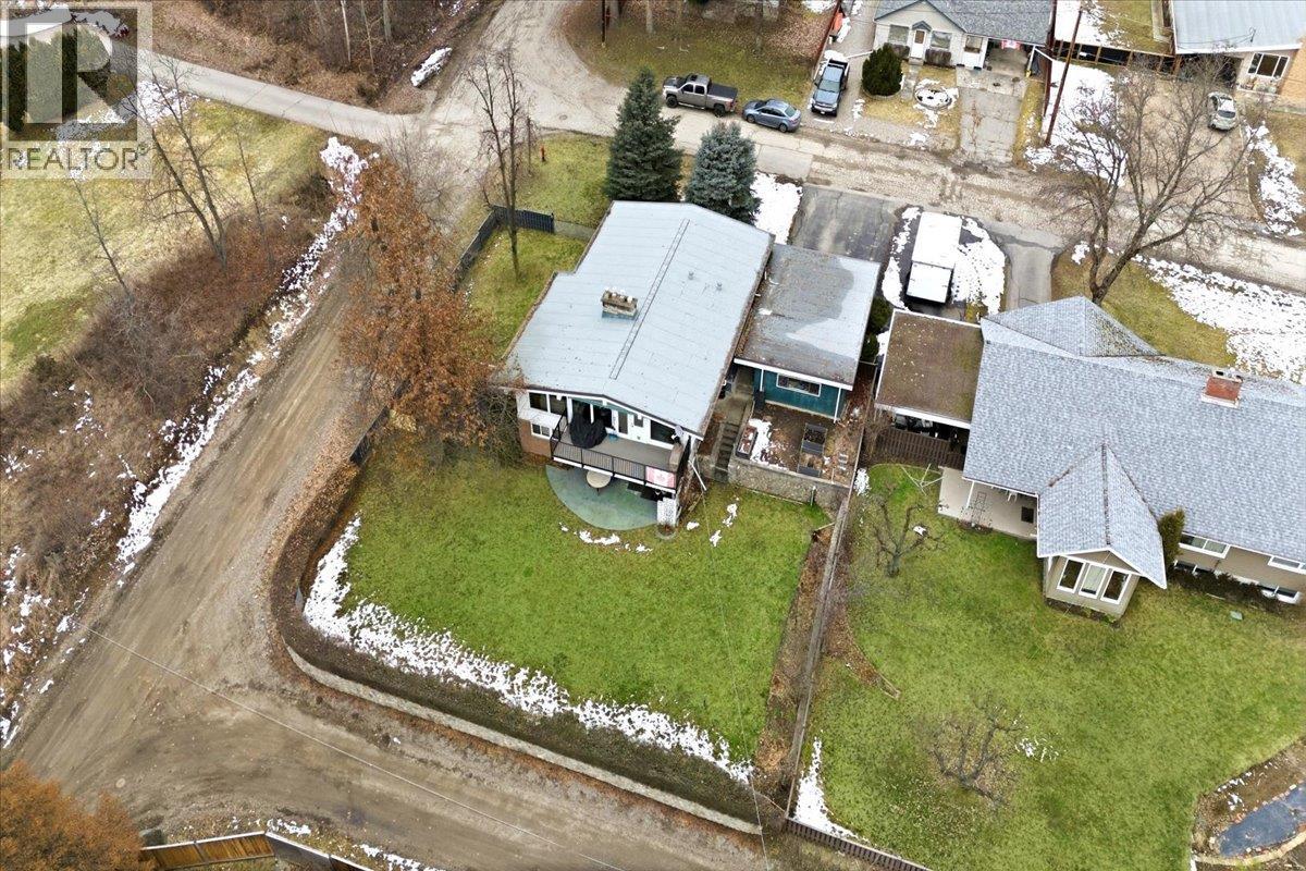 1832 Third Street, Fruitvale, British Columbia  V0G 1L1 - Photo 32 - 10377637