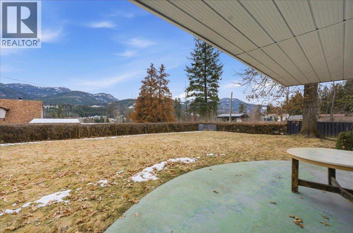 1832 Third Street, Fruitvale, British Columbia  V0G 1L1 - Photo 54 - 10377637