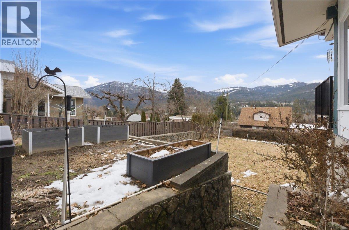 1832 Third Street, Fruitvale, British Columbia  V0G 1L1 - Photo 55 - 10377637