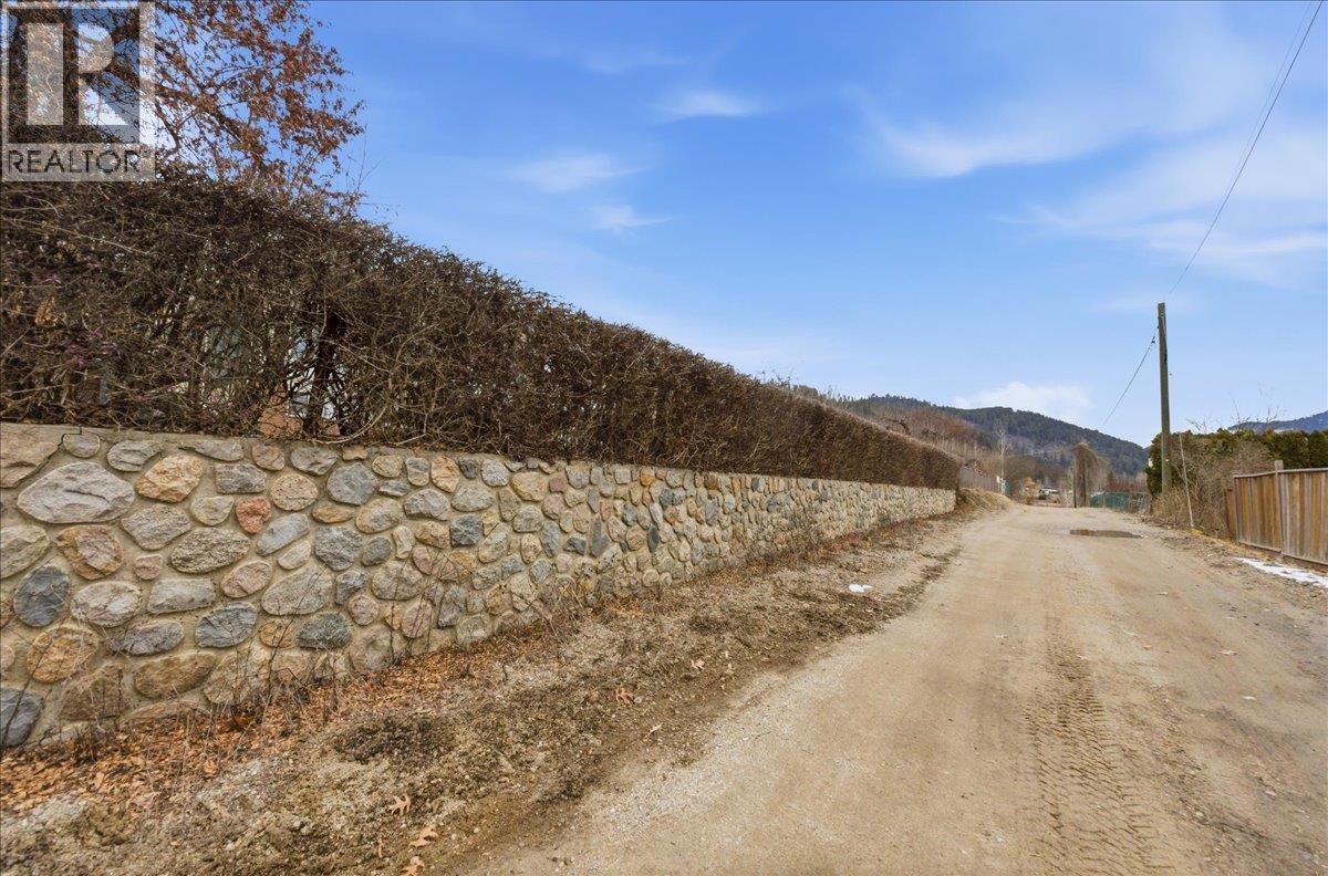 1832 Third Street, Fruitvale, British Columbia  V0G 1L1 - Photo 58 - 10377637