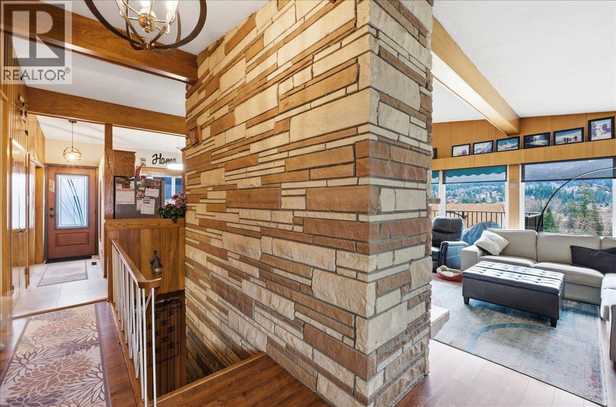 1832 Third Street, Fruitvale, British Columbia  V0G 1L1 - Photo 7 - 10377637