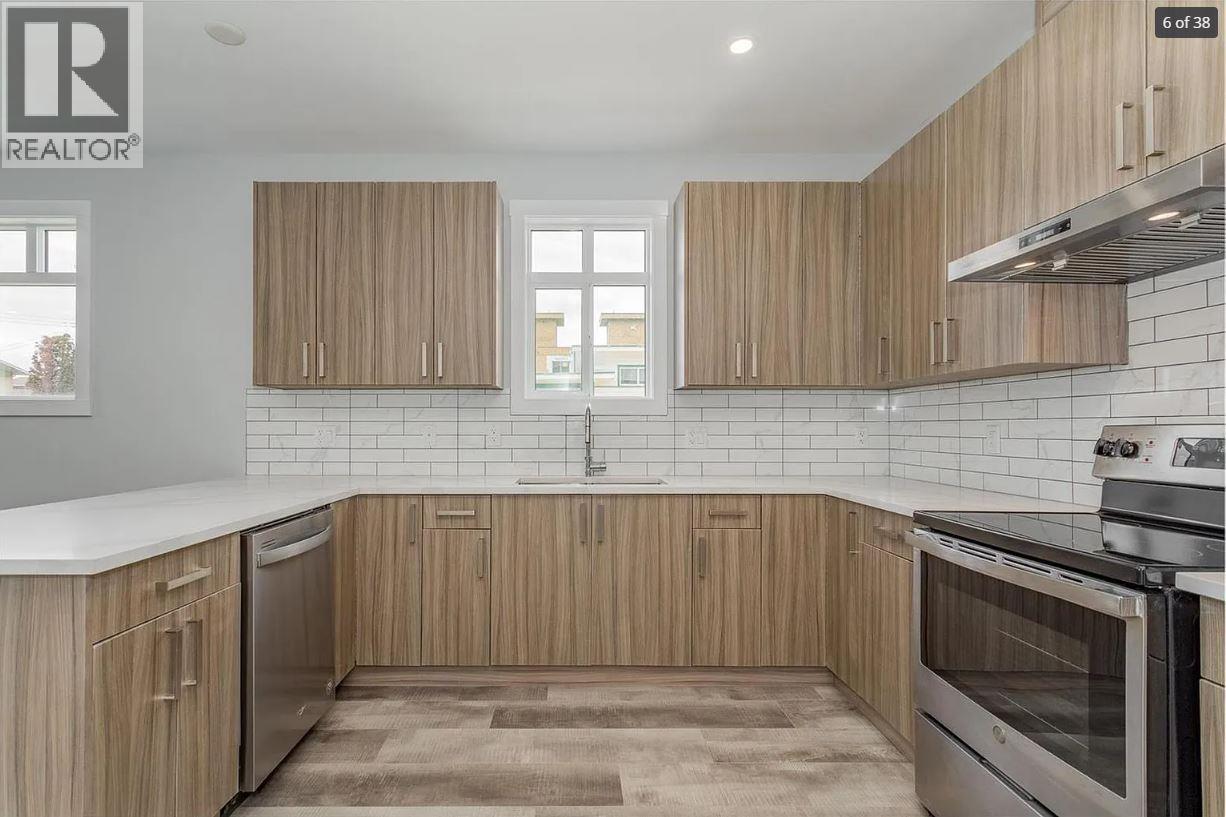 1046 Martin Avenue Unit# 3, Kelowna, British Columbia  V1Y 6V5 - Photo 3 - 10378095