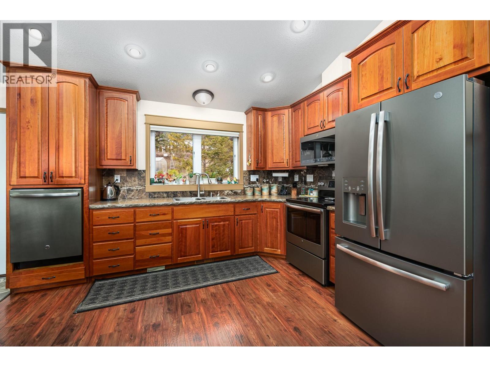 1021 Kootenay Place, Creston, British Columbia  V0B 1G3 - Photo 11 - 10378061