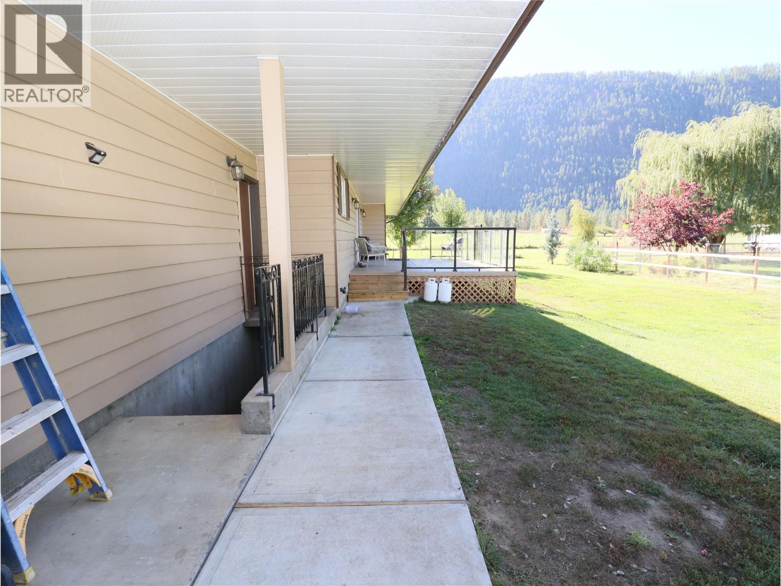 5015 Siminoff Road, Grand Forks, British Columbia  V0H 1H4 - Photo 10 - 10378052