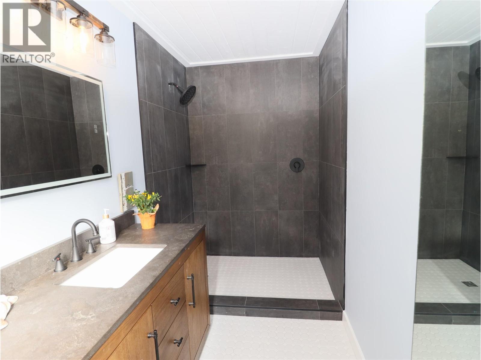 5015 Siminoff Road, Grand Forks, British Columbia  V0H 1H4 - Photo 36 - 10378052