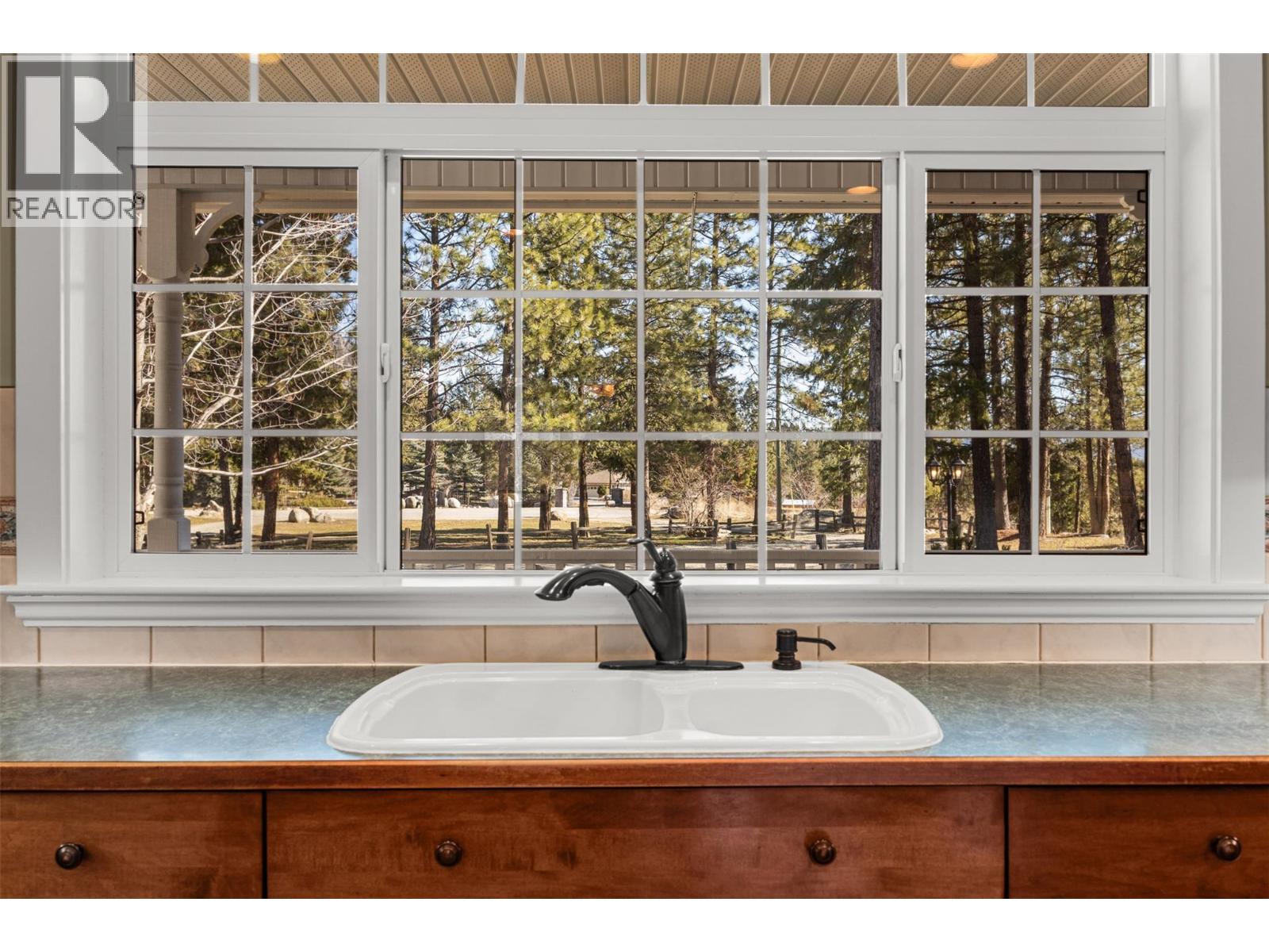 4952 Star Place, Peachland, British Columbia  V0H 1X2 - Photo 11 - 10377933