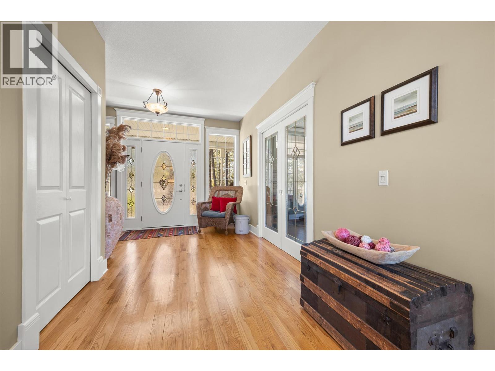 4952 Star Place, Peachland, British Columbia  V0H 1X2 - Photo 3 - 10377933