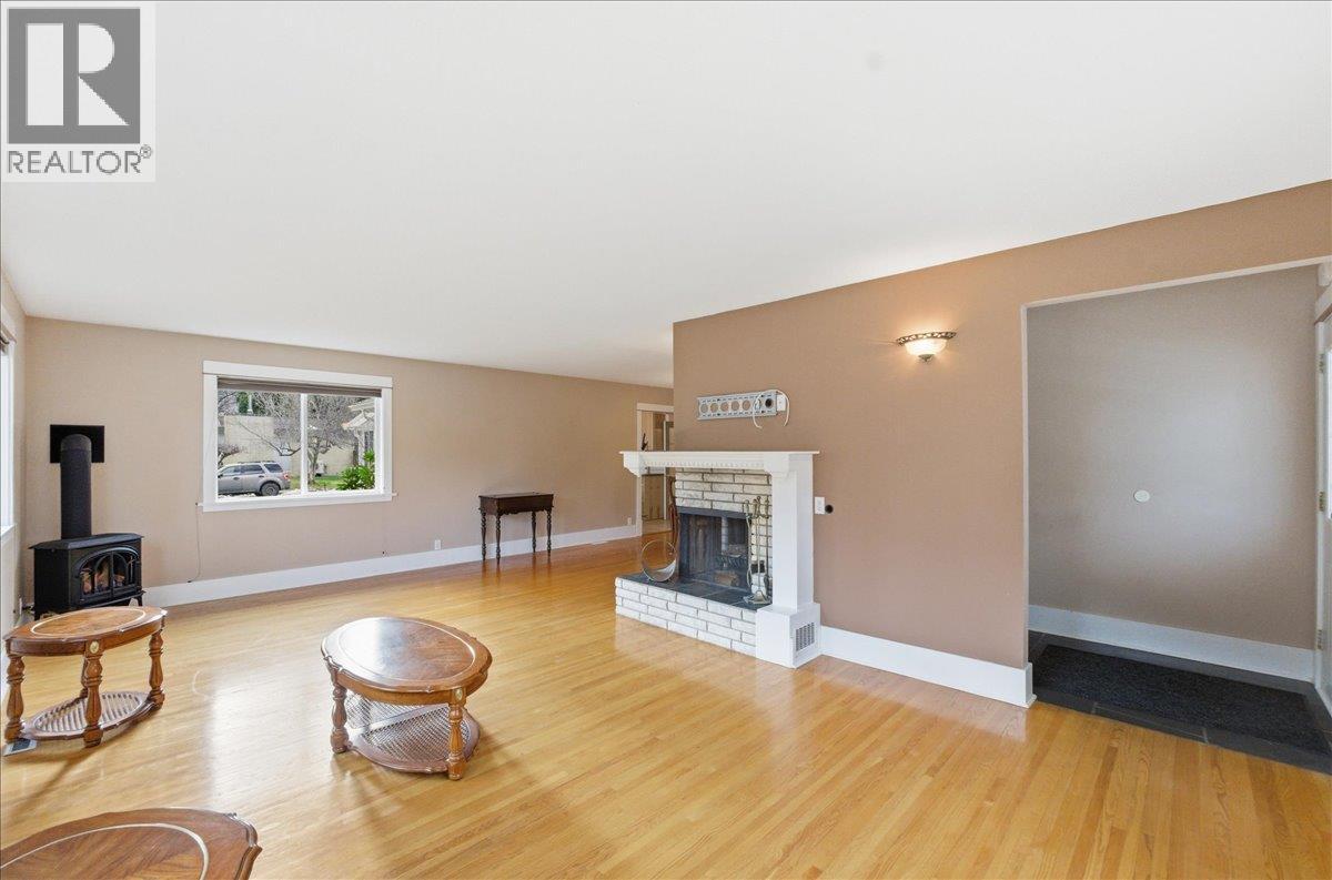 201 Ritchie Avenue, Trail, British Columbia  V1R 1H1 - Photo 5 - 10377562