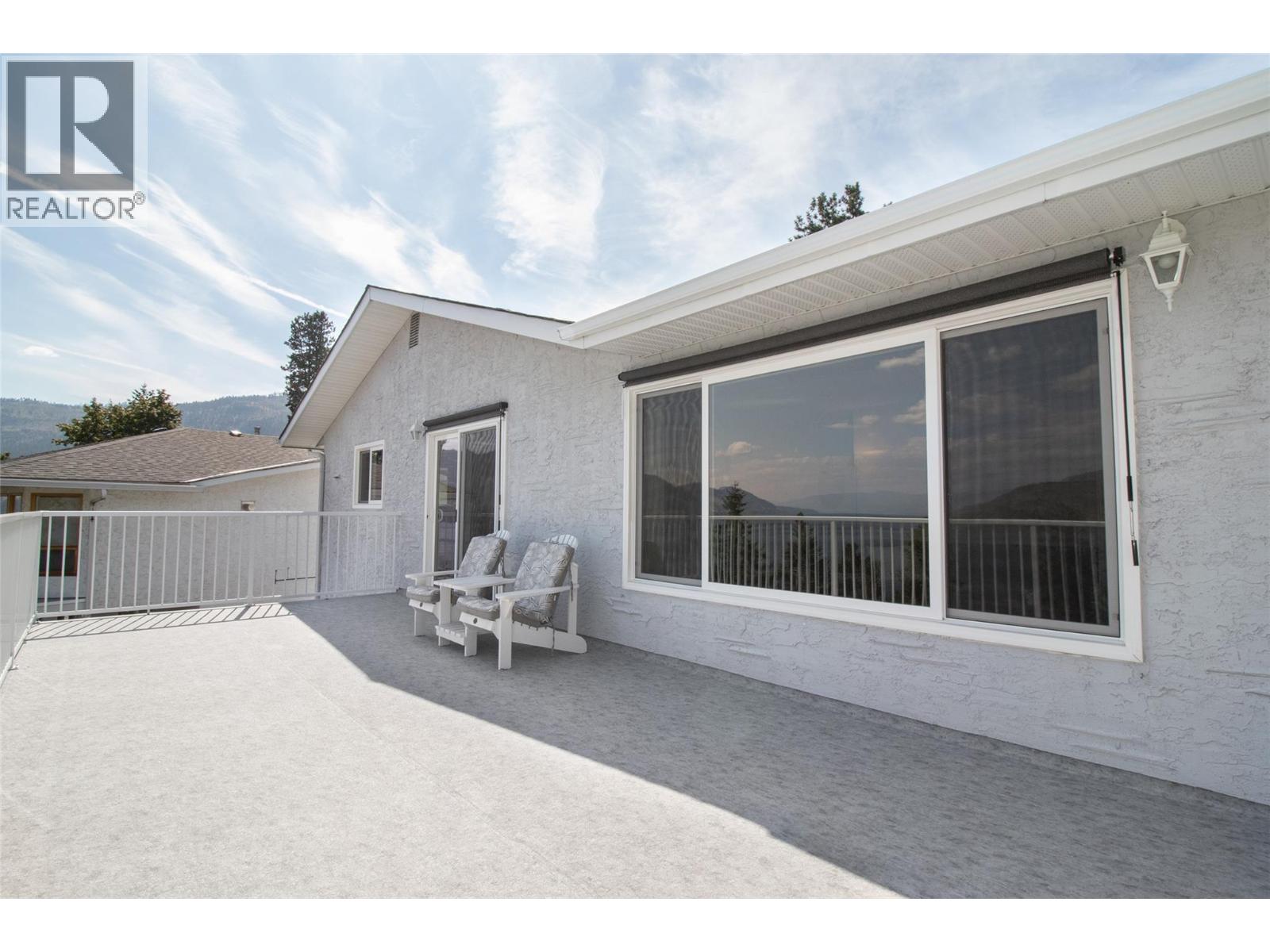 6335 Topham Place, Peachland, British Columbia  V0H 1X0 - Photo 11 - 10378118