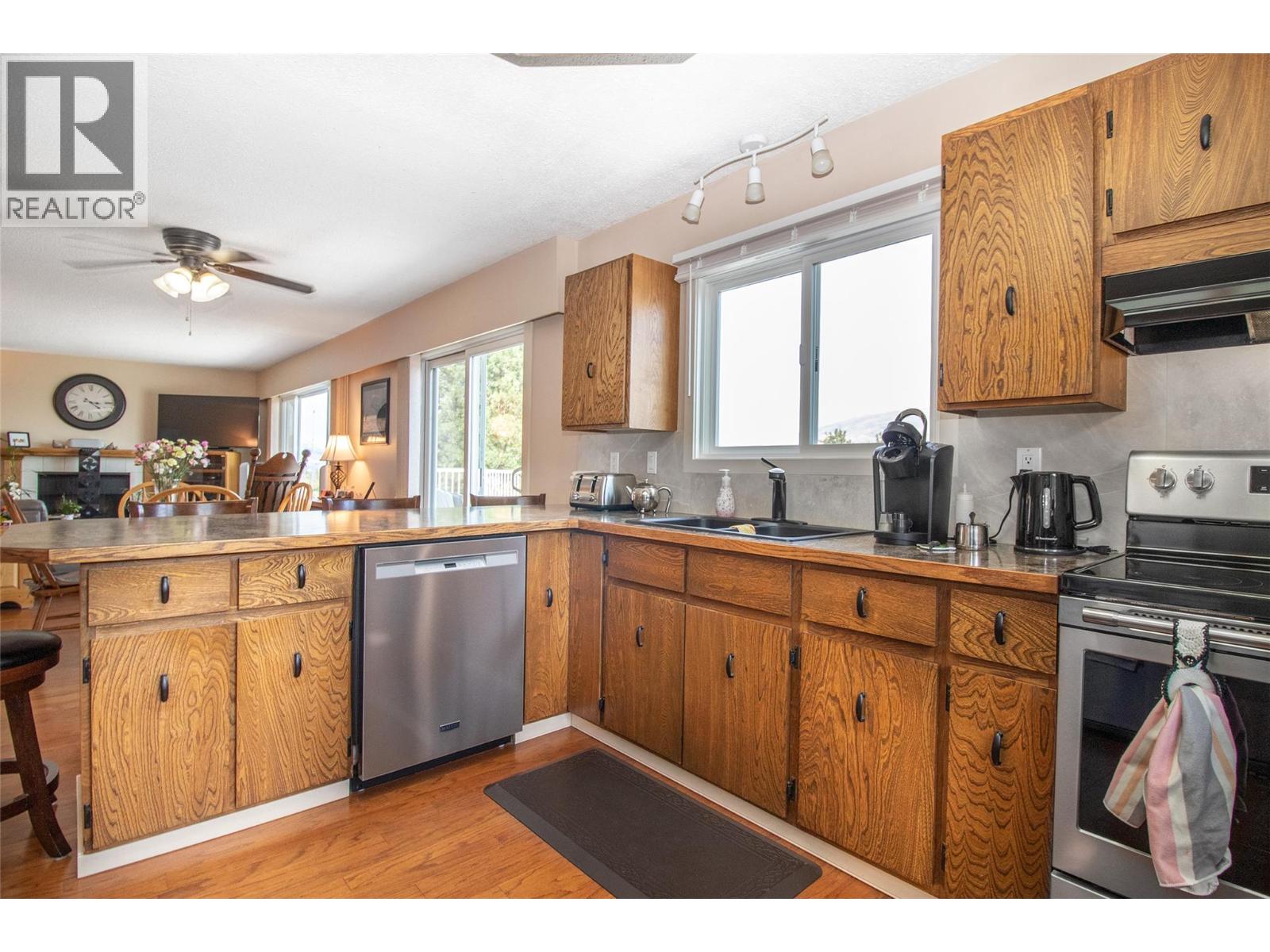 6335 Topham Place, Peachland, British Columbia  V0H 1X0 - Photo 14 - 10378118