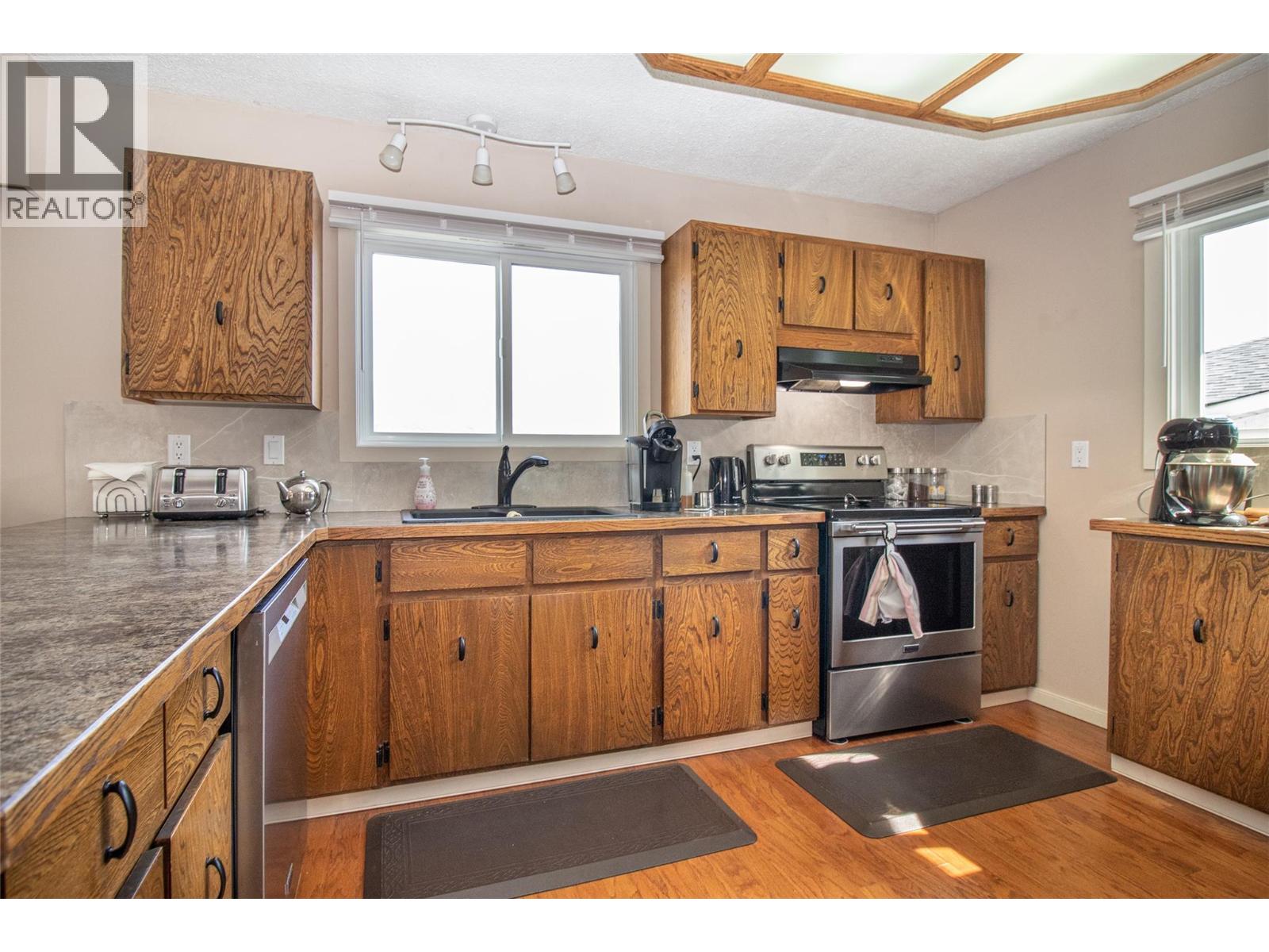 6335 Topham Place, Peachland, British Columbia  V0H 1X0 - Photo 15 - 10378118