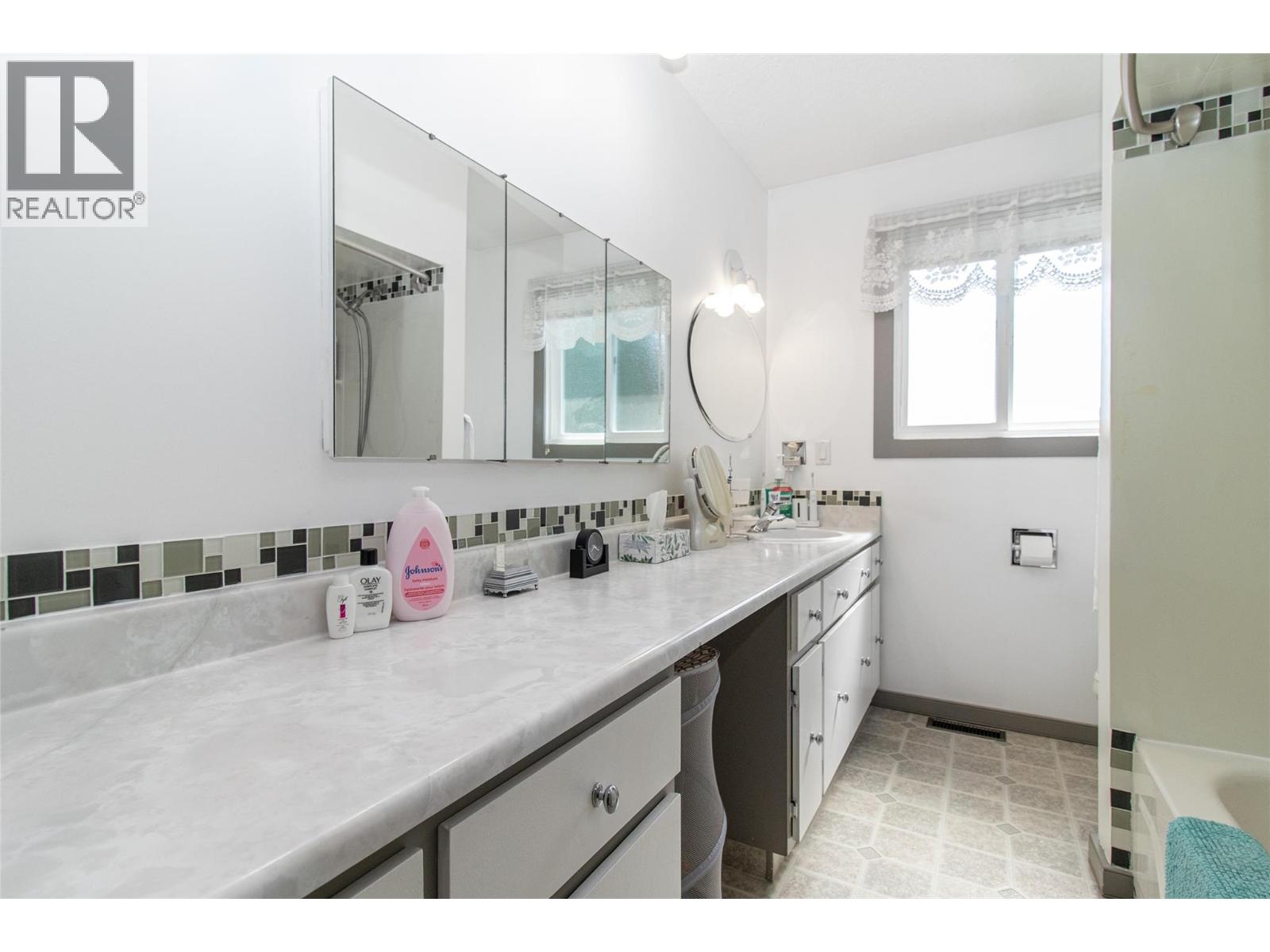 6335 Topham Place, Peachland, British Columbia  V0H 1X0 - Photo 22 - 10378118