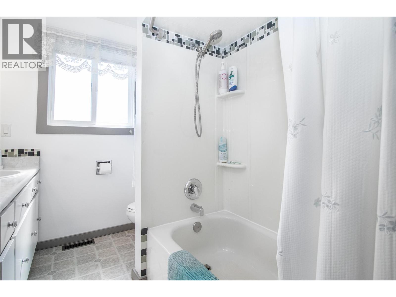 6335 Topham Place, Peachland, British Columbia  V0H 1X0 - Photo 23 - 10378118