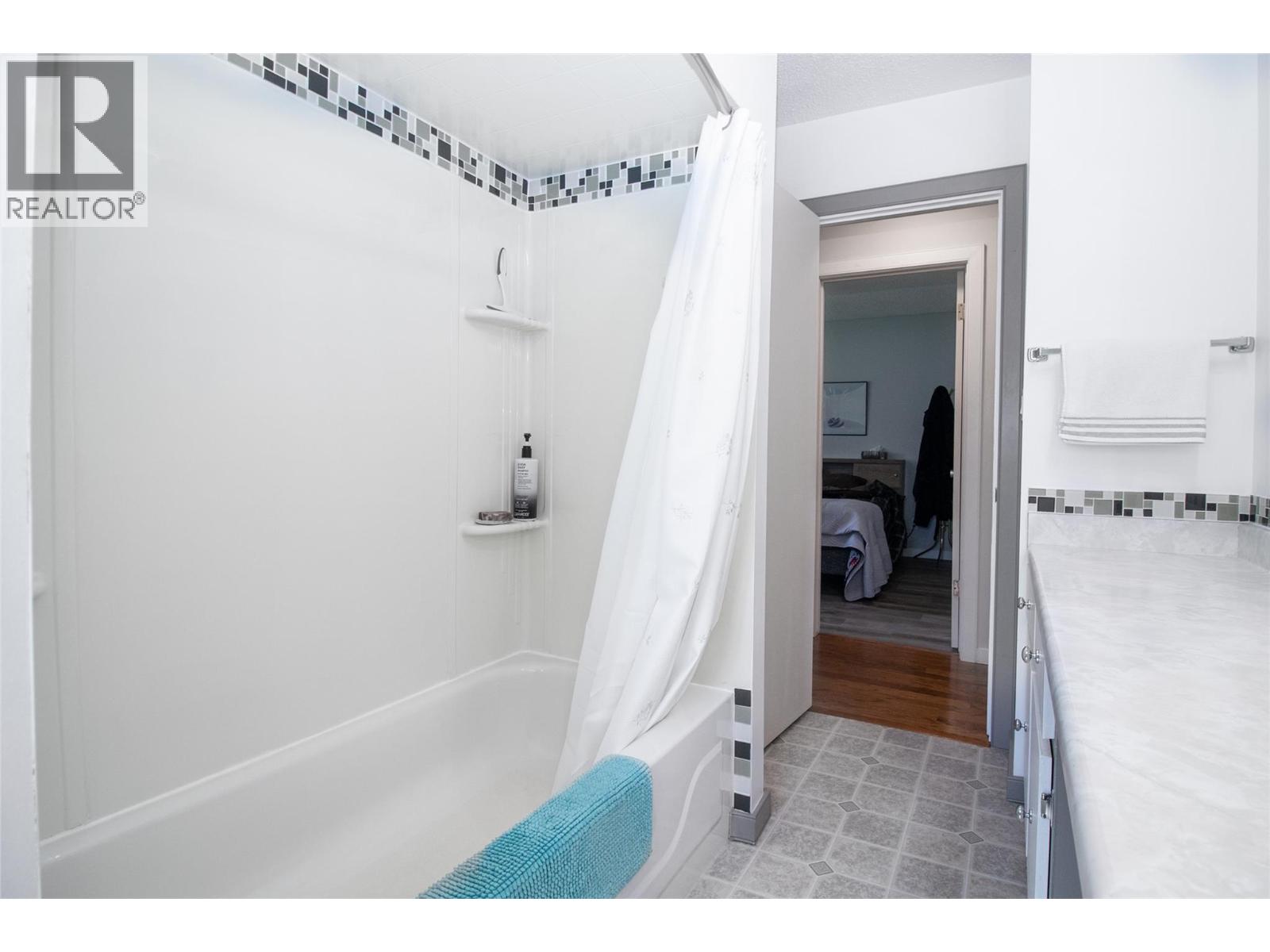 6335 Topham Place, Peachland, British Columbia  V0H 1X0 - Photo 24 - 10378118