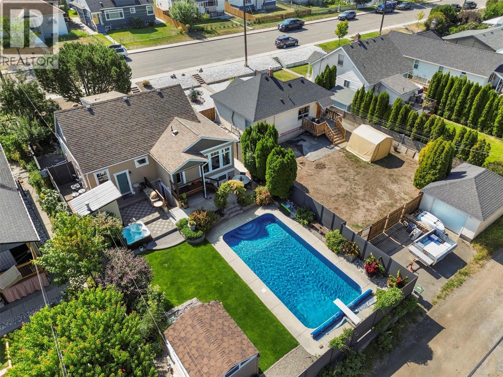 1060 Pleasant Street, Kamloops, British Columbia  V2C 3B8 - Photo 1 - 10377190