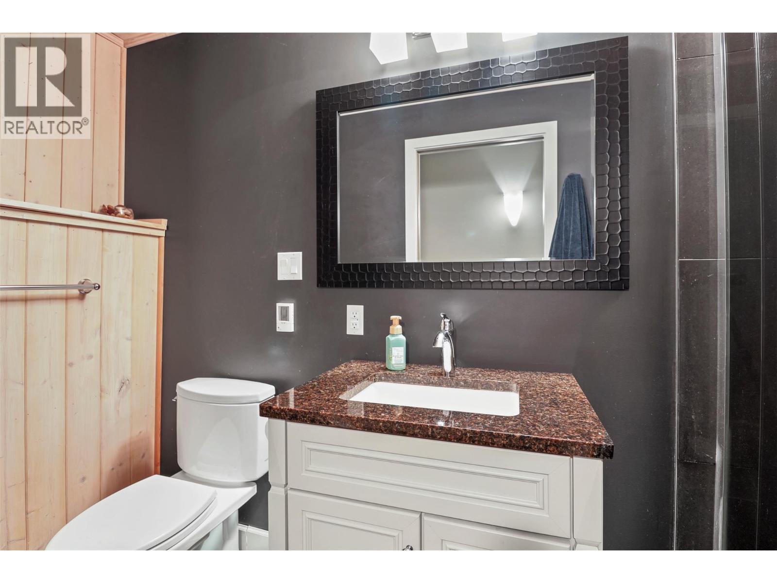 1060 Pleasant Street, Kamloops, British Columbia  V2C 3B8 - Photo 35 - 10377190