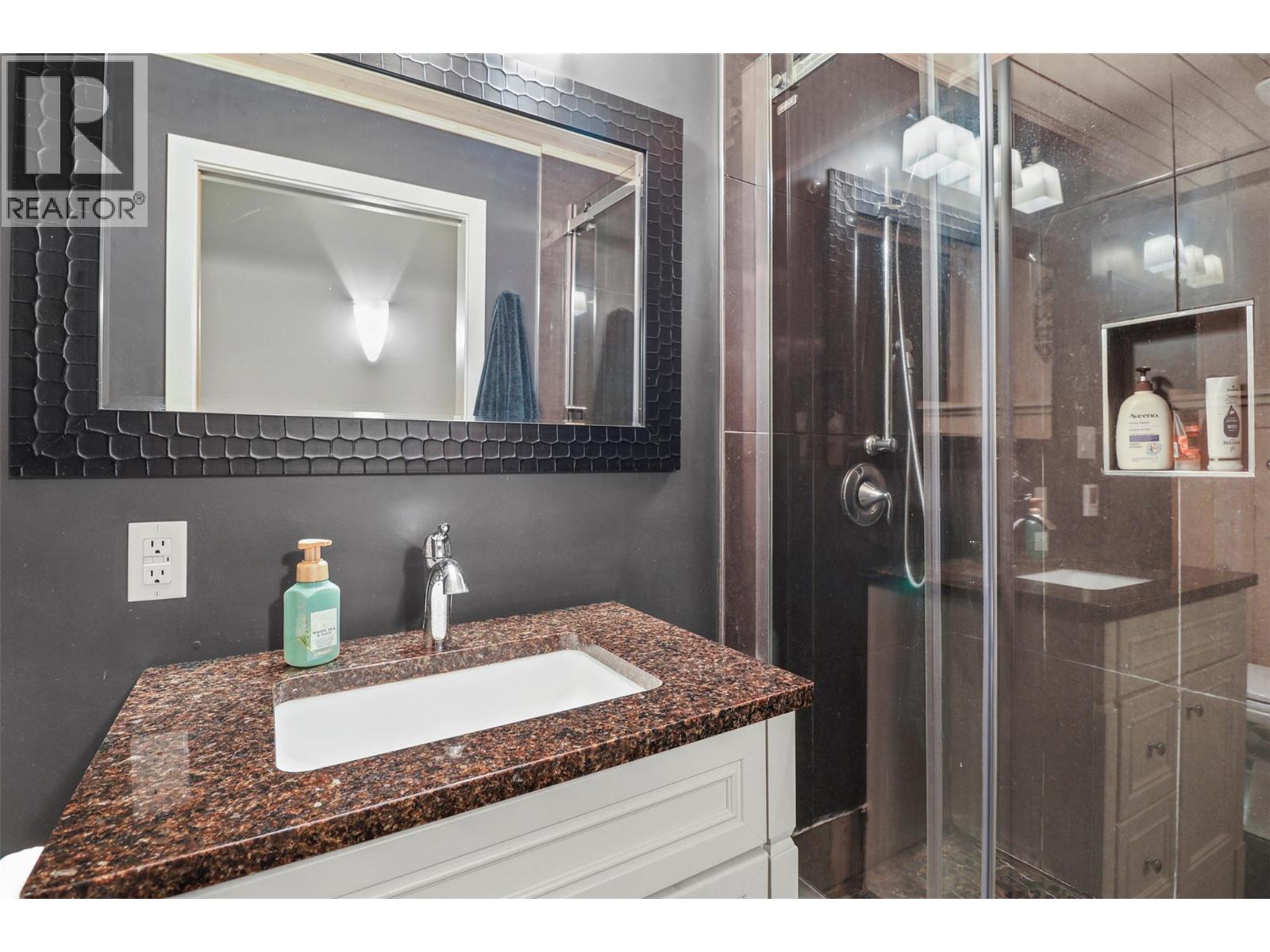 1060 Pleasant Street, Kamloops, British Columbia  V2C 3B8 - Photo 36 - 10377190