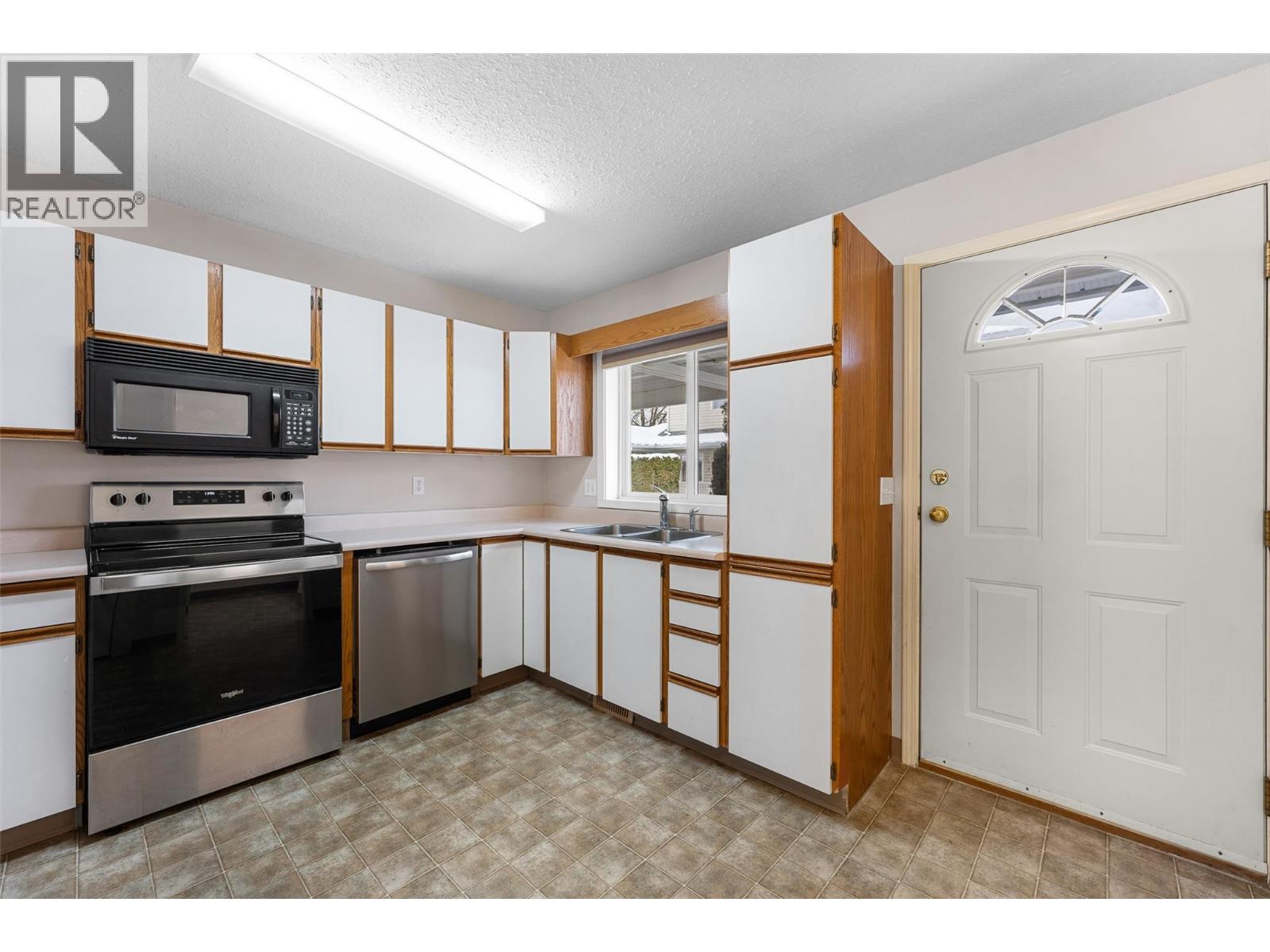 600 10 Street Sw Unit# 5, Salmon Arm, British Columbia  V1E 1J7 - Photo 4 - 10378020