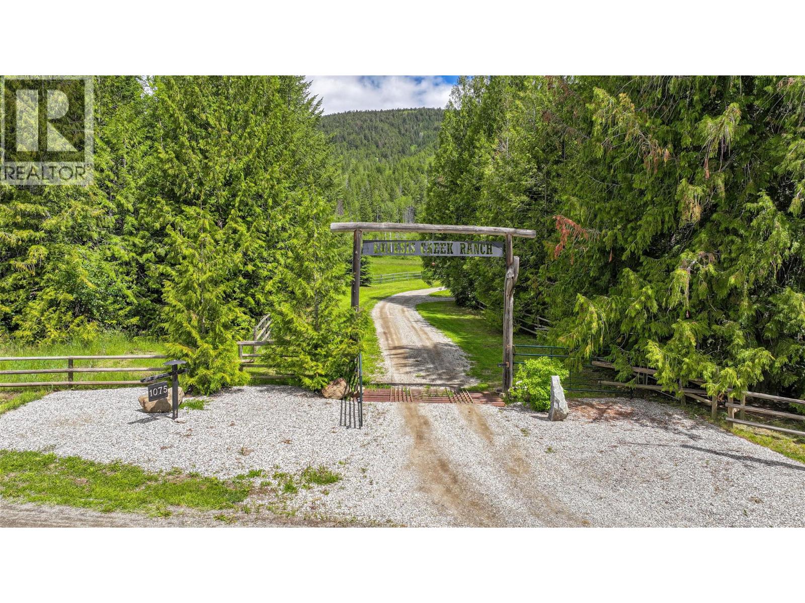 1075 Six Mile Creek Road, Vernon, British Columbia  V1H 2H1 - Photo 14 - 10378105