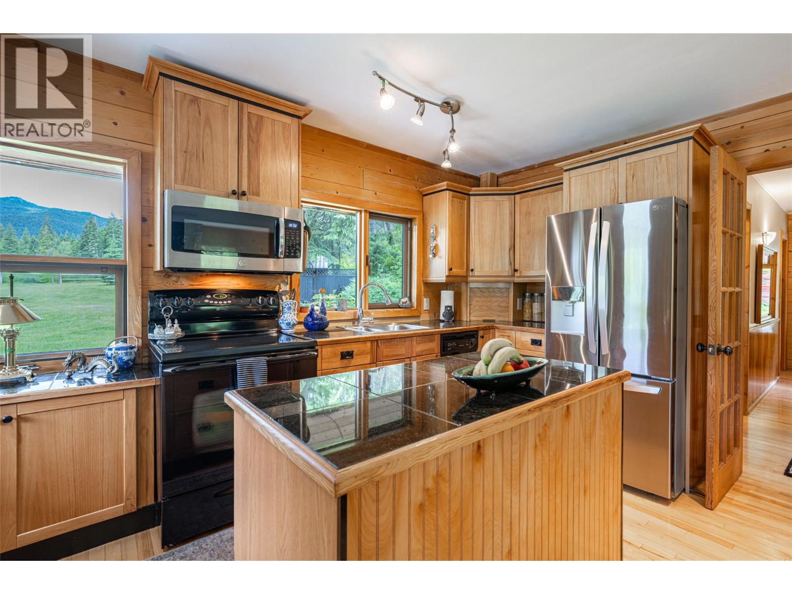 1075 Six Mile Creek Road, Vernon, British Columbia  V1H 2H1 - Photo 17 - 10378105