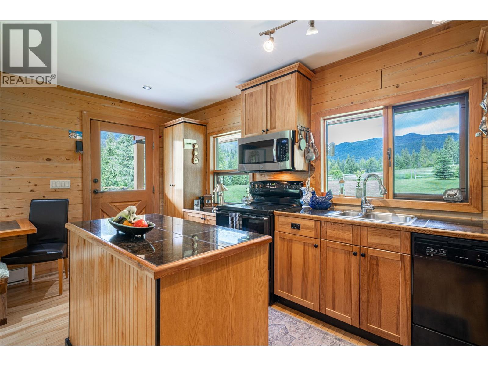 1075 Six Mile Creek Road, Vernon, British Columbia  V1H 2H1 - Photo 21 - 10378105