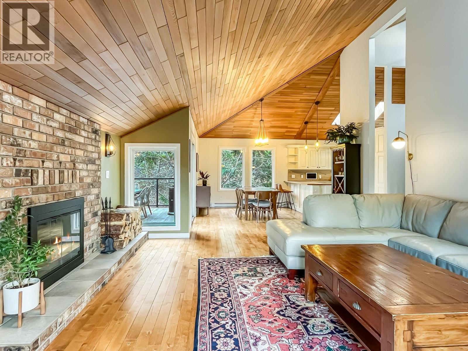 442 Clifton Road N, Kelowna, British Columbia  V1V 1H1 - Photo 1 - 10374729