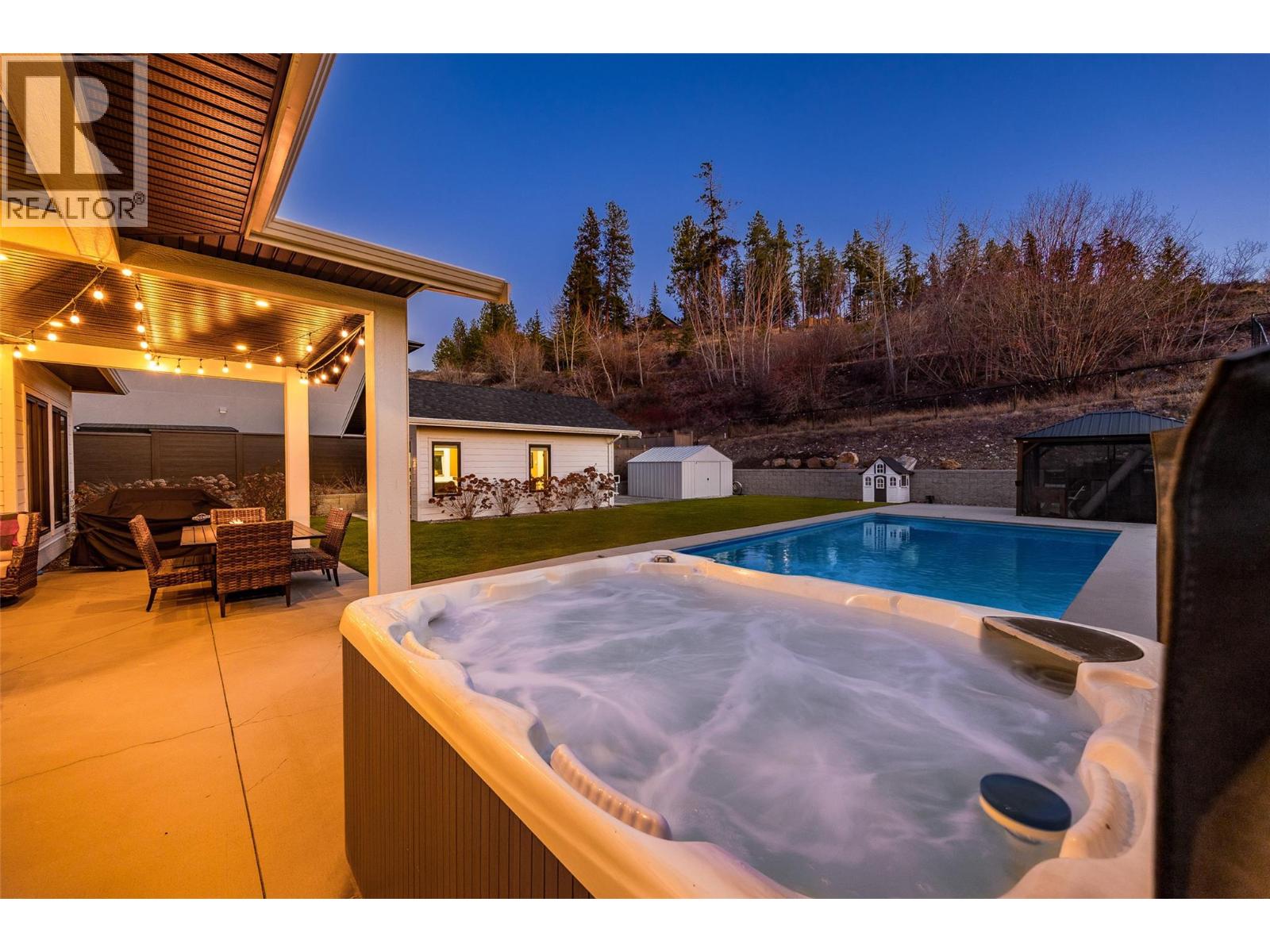415 Hawk Hill Drive, Kelowna, British Columbia  V1W 0B1 - Photo 3 - 10377129