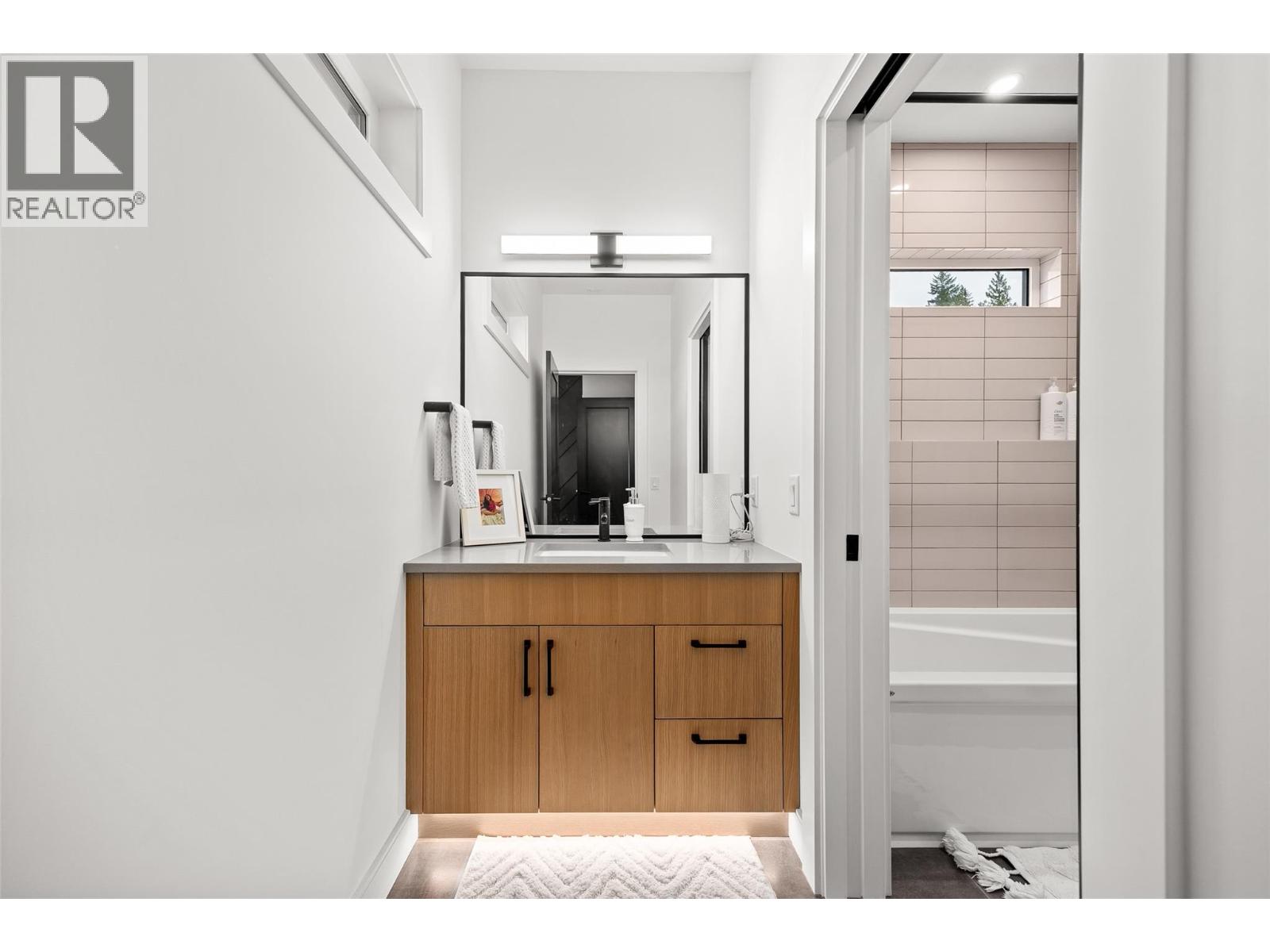 415 Hawk Hill Drive, Kelowna, British Columbia  V1W 0B1 - Photo 32 - 10377129