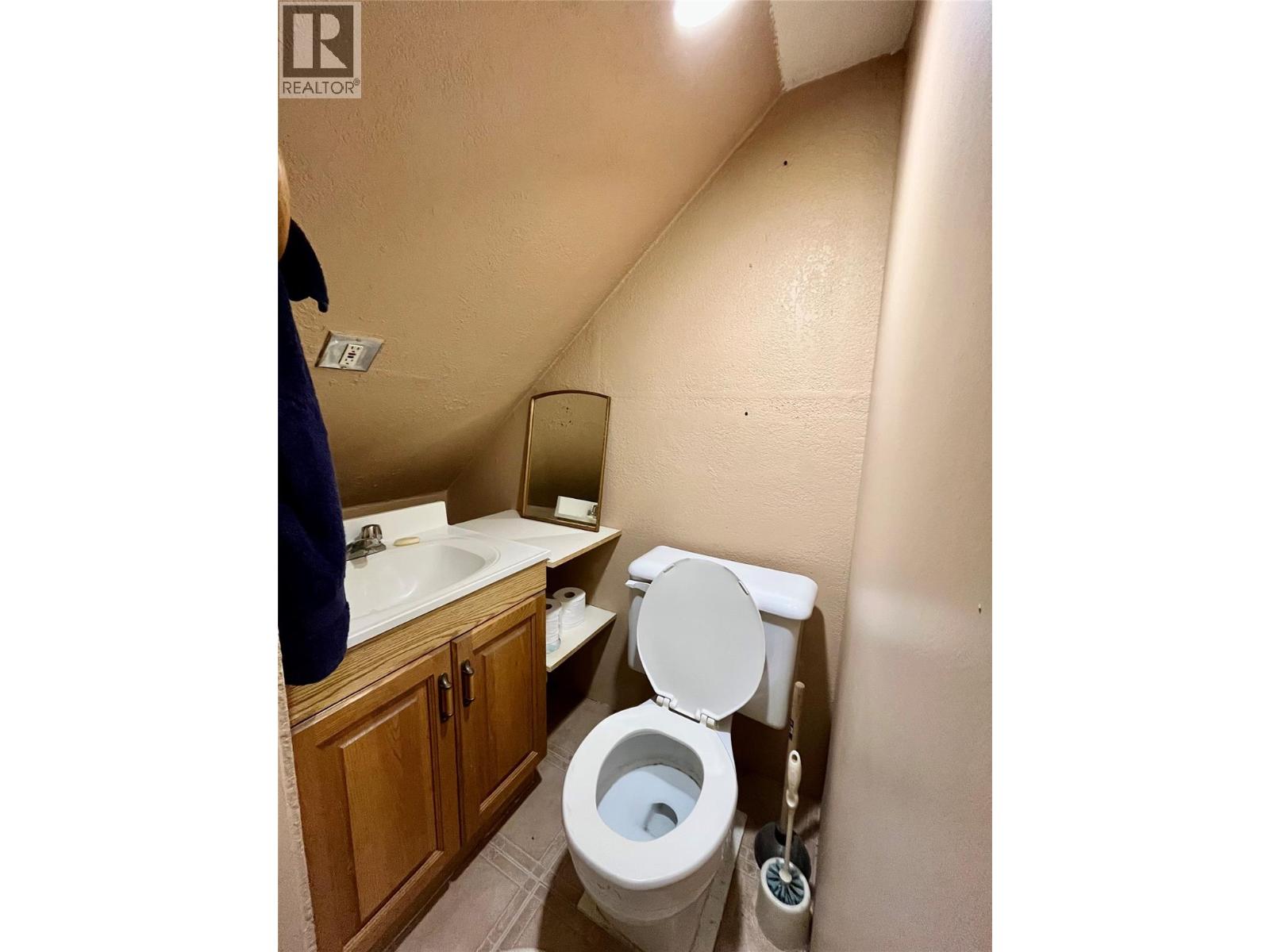 302 6th Avenue Nw, Nakusp, British Columbia  V0G 1R0 - Photo 18 - 10378051