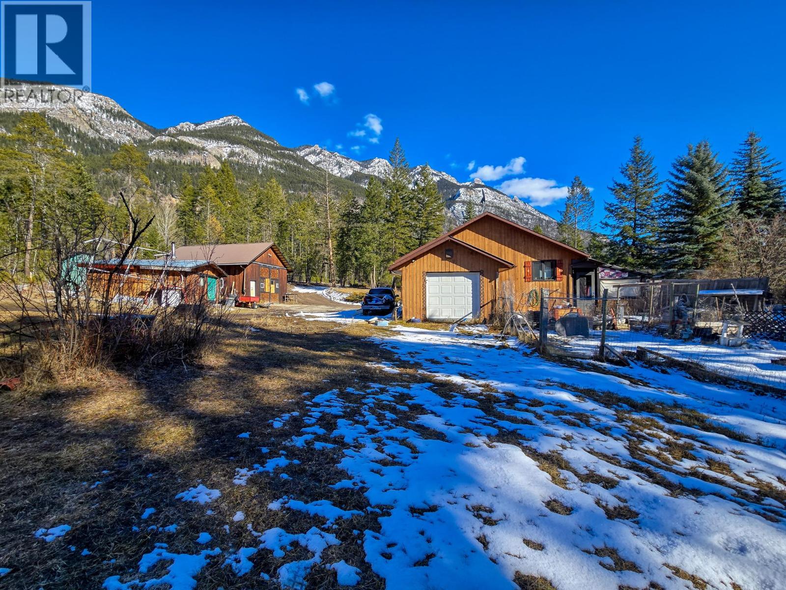 2837 Berrey Road, Brisco, British Columbia  V0A 1B0 - Photo 1 - 10377916