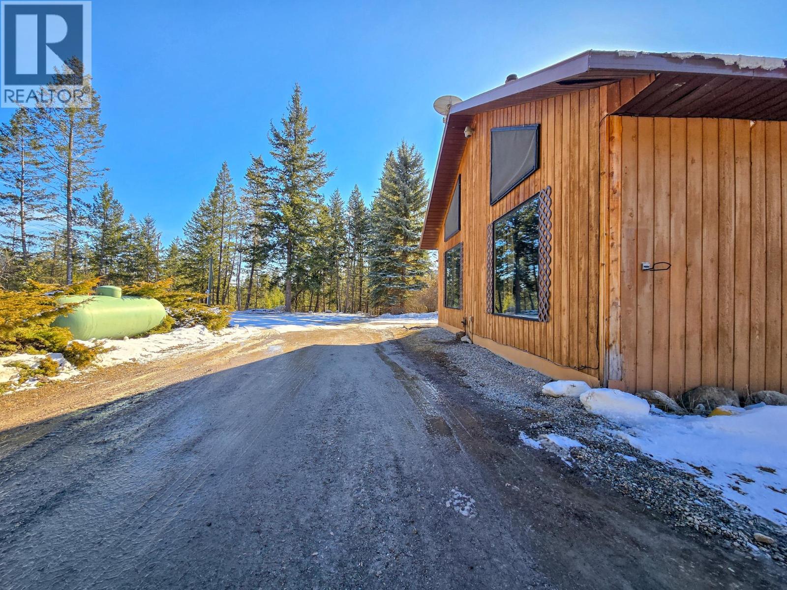 2837 Berrey Road, Brisco, British Columbia  V0A 1B0 - Photo 15 - 10377916