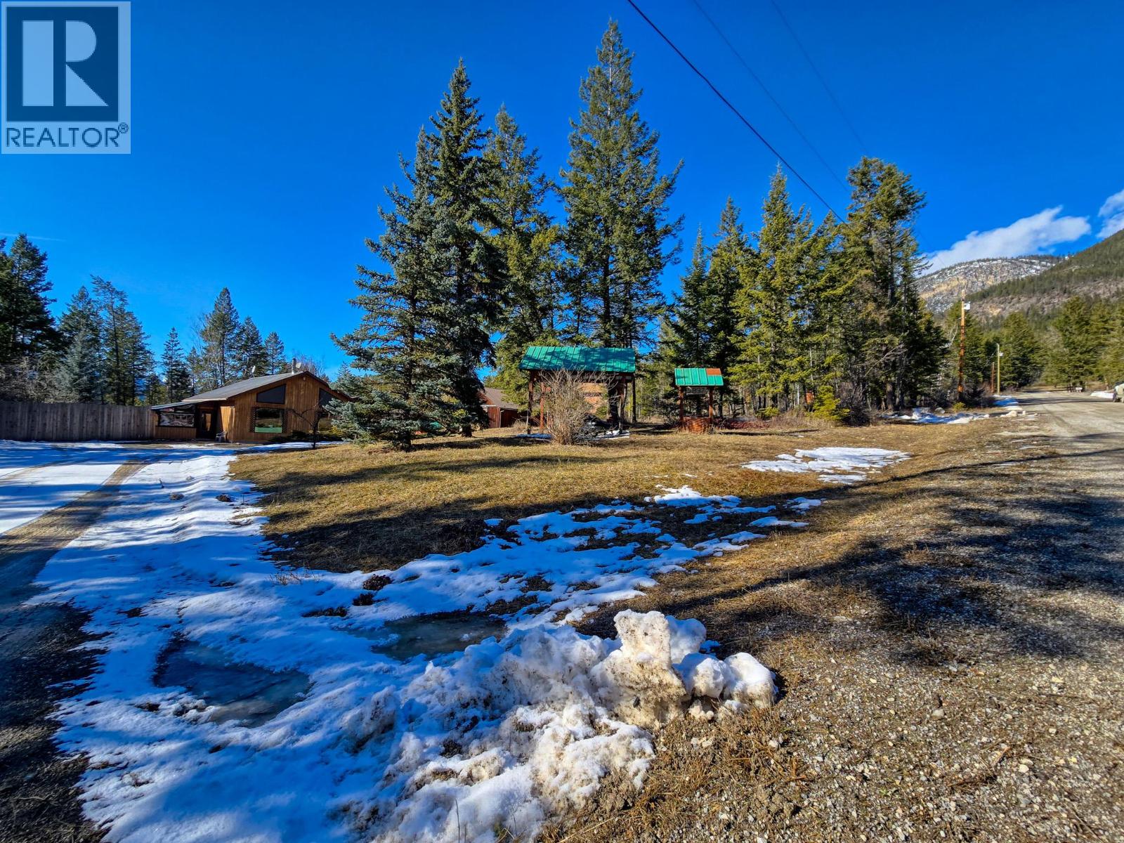 2837 Berrey Road, Brisco, British Columbia  V0A 1B0 - Photo 9 - 10377916