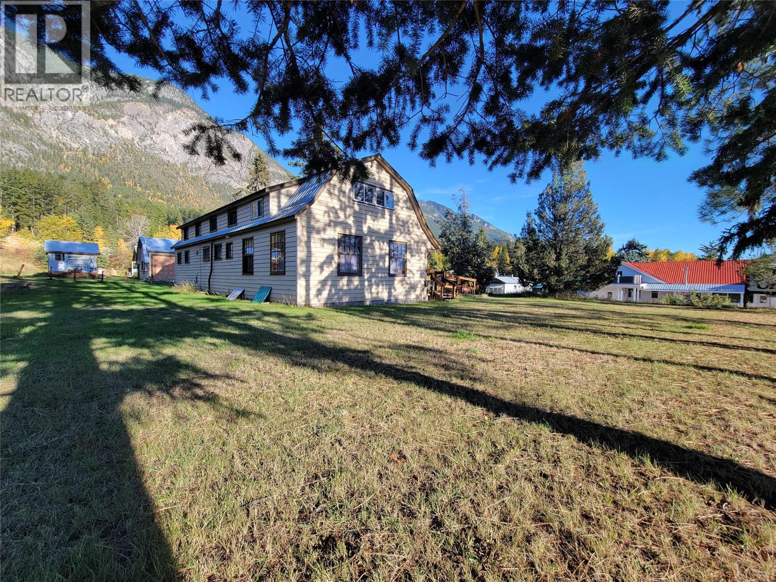 970 95 Highway, Spillimacheen, British Columbia  V0A 1P0 - Photo 1 - 10377892