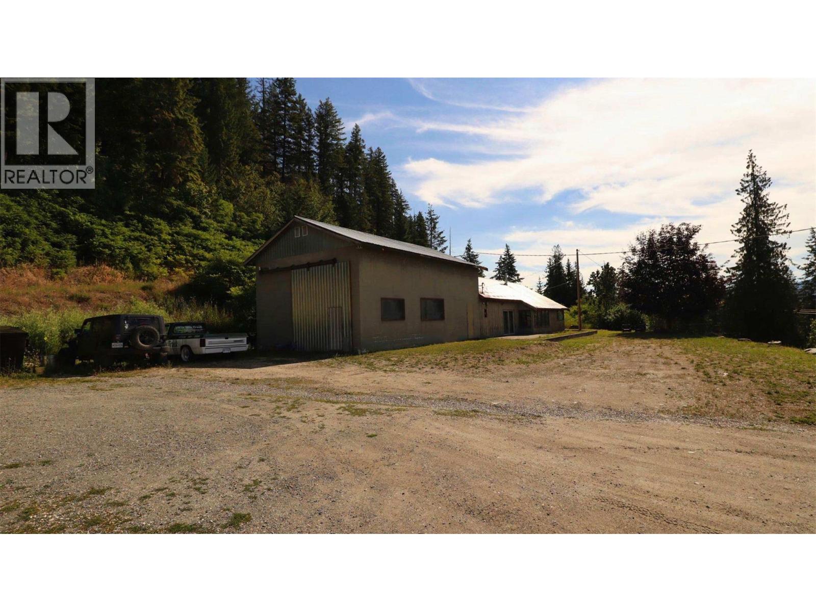 5795 Squilax-Anglemont Road, Celista, British Columbia  V0E 1M6 - Photo 11 - 10378164