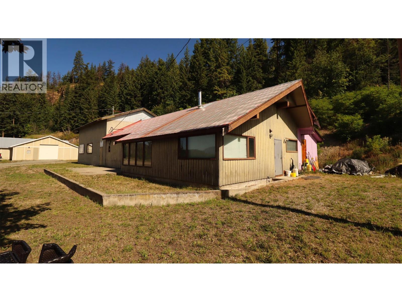 5795 Squilax-Anglemont Road, Celista, British Columbia  V0E 1M6 - Photo 12 - 10378164