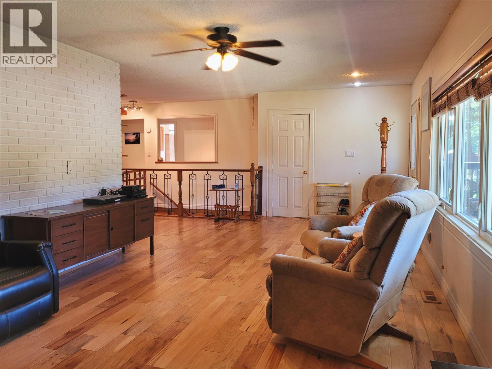 1433 Davy Road, Clearwater, British Columbia  V0E 1N1 - Photo 11 - 10377939